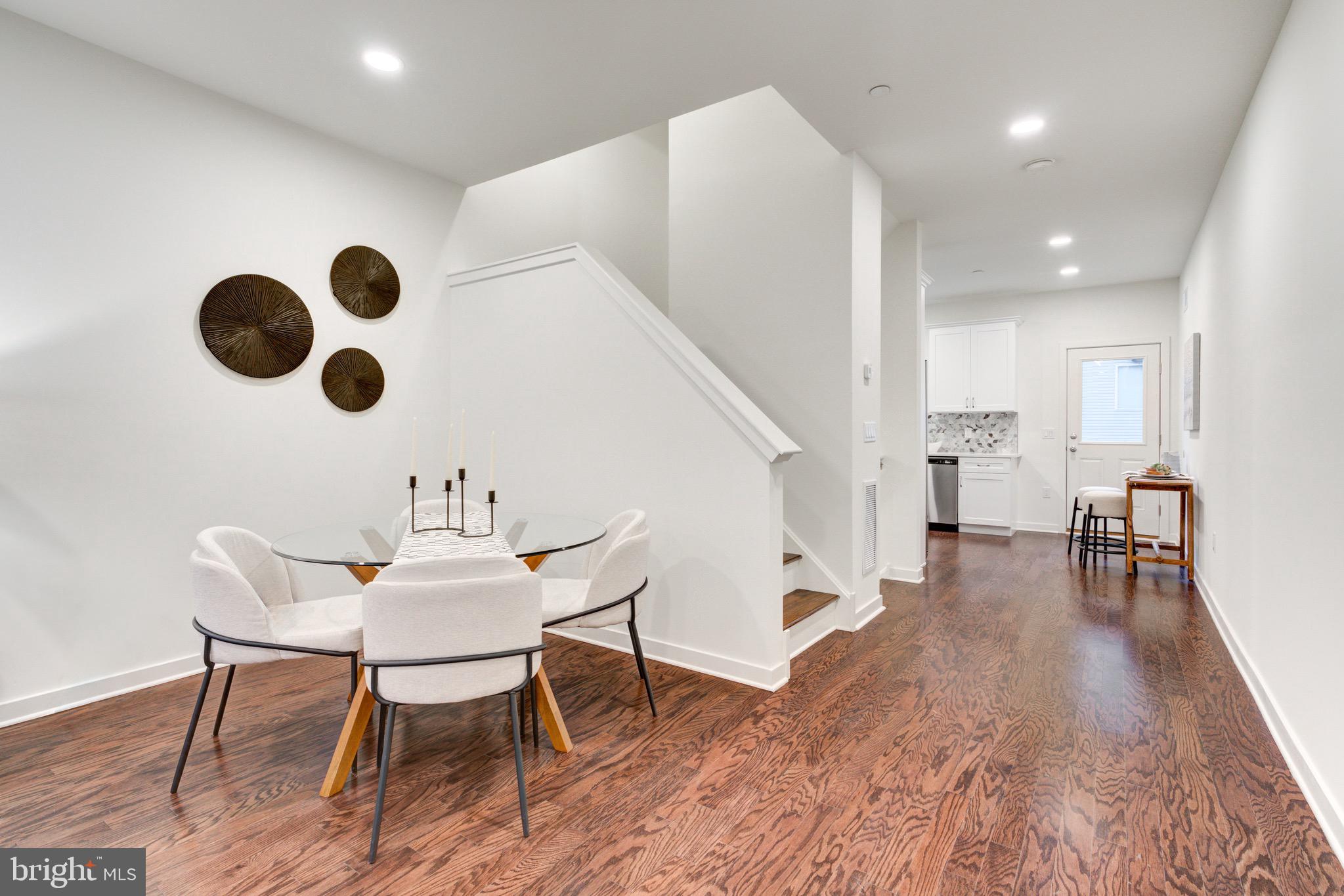 2022 E FLETCHER STREET