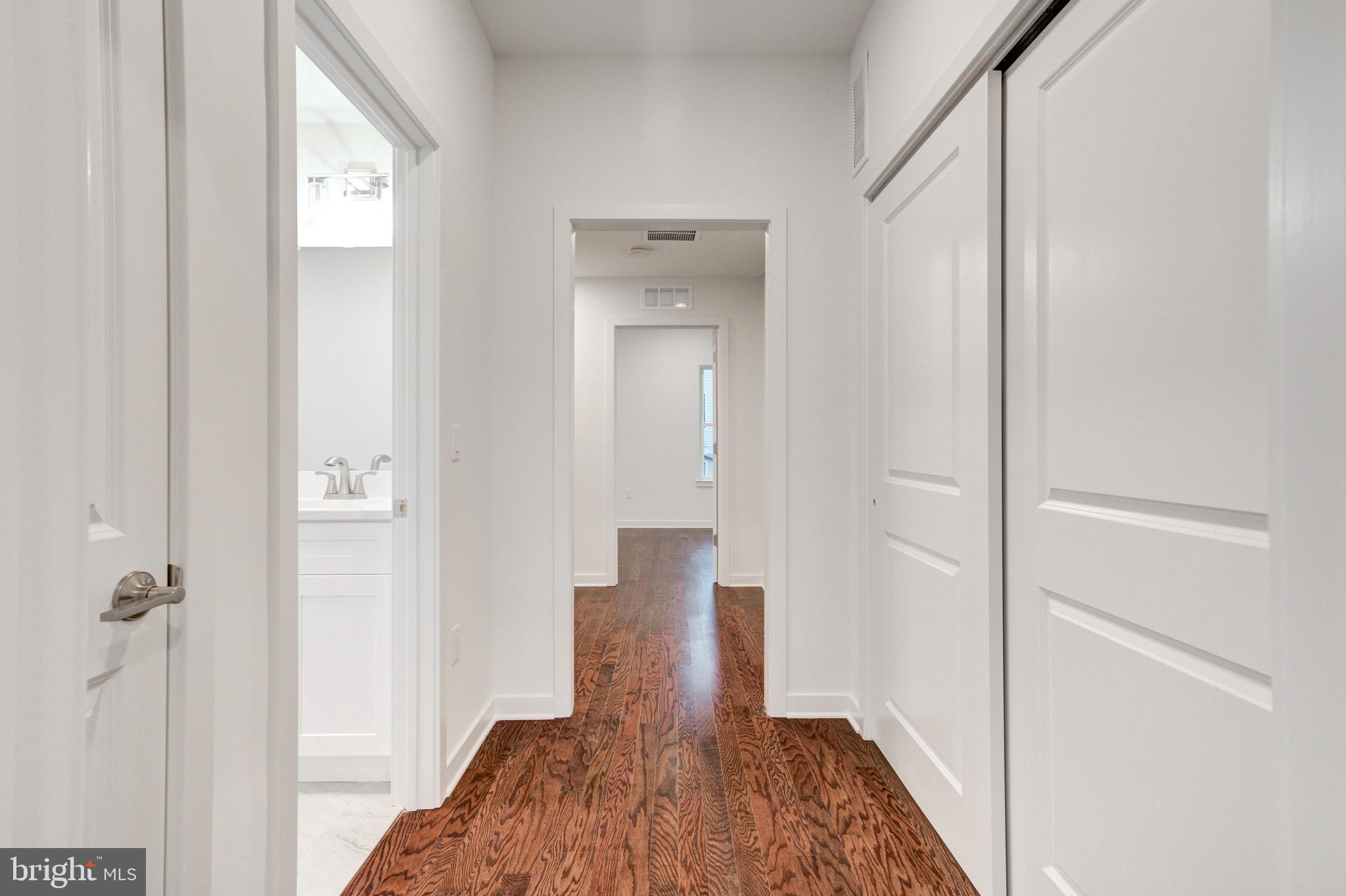 2022 E FLETCHER STREET