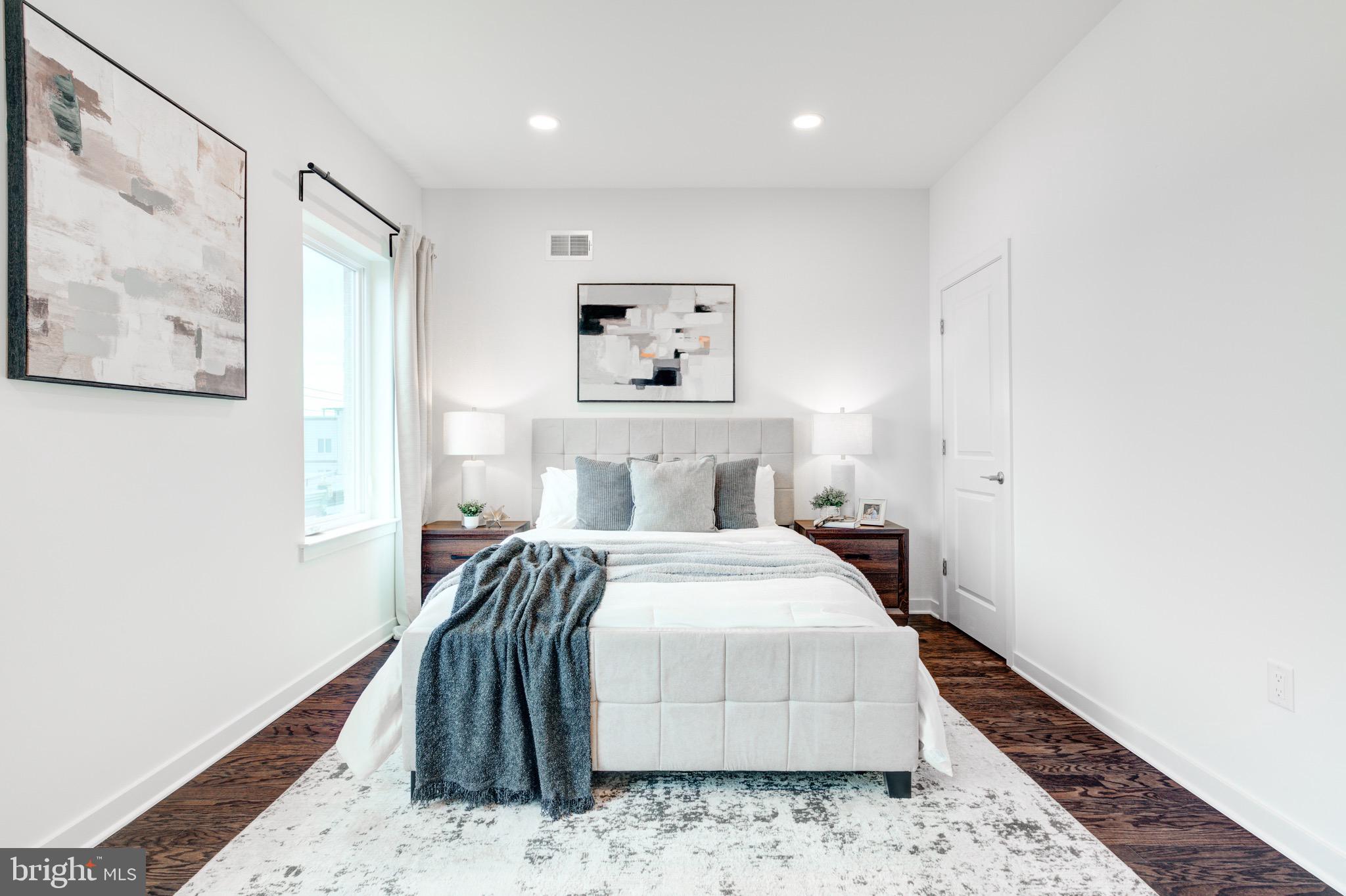 2022 E FLETCHER STREET