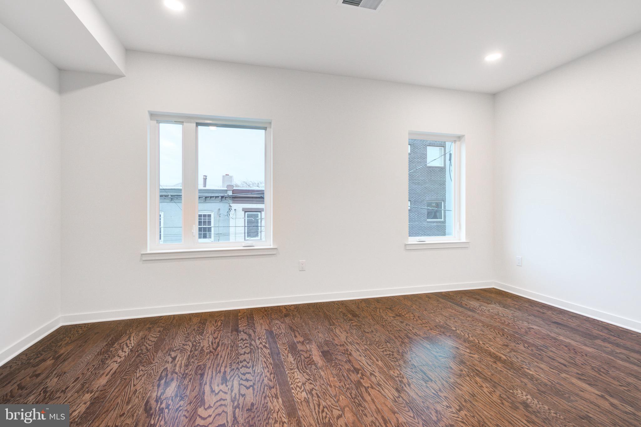 2022 E FLETCHER STREET