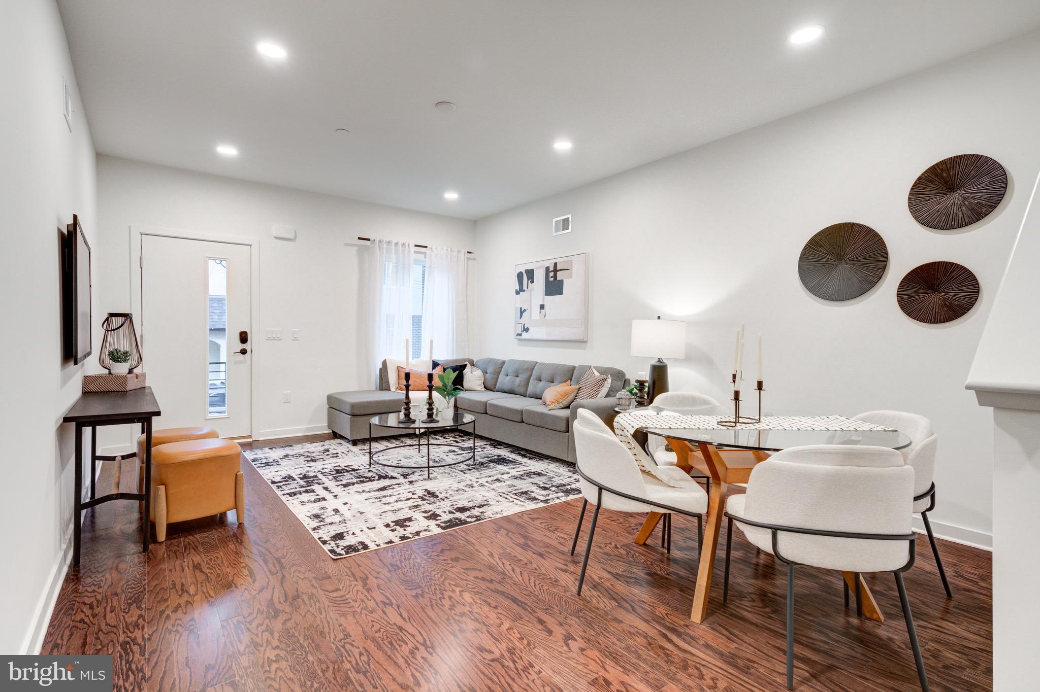 2022 E FLETCHER STREET