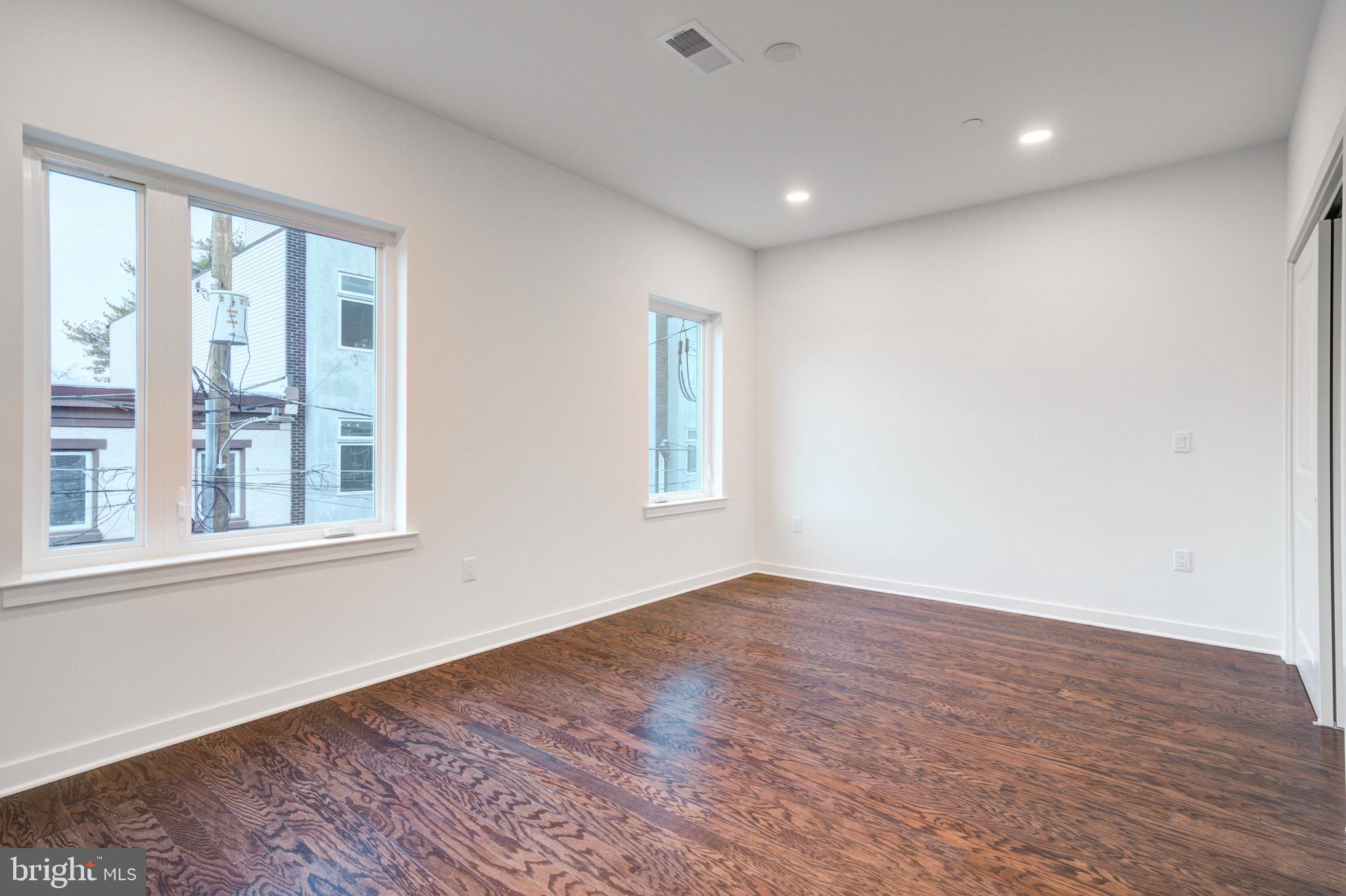 2022 E FLETCHER STREET