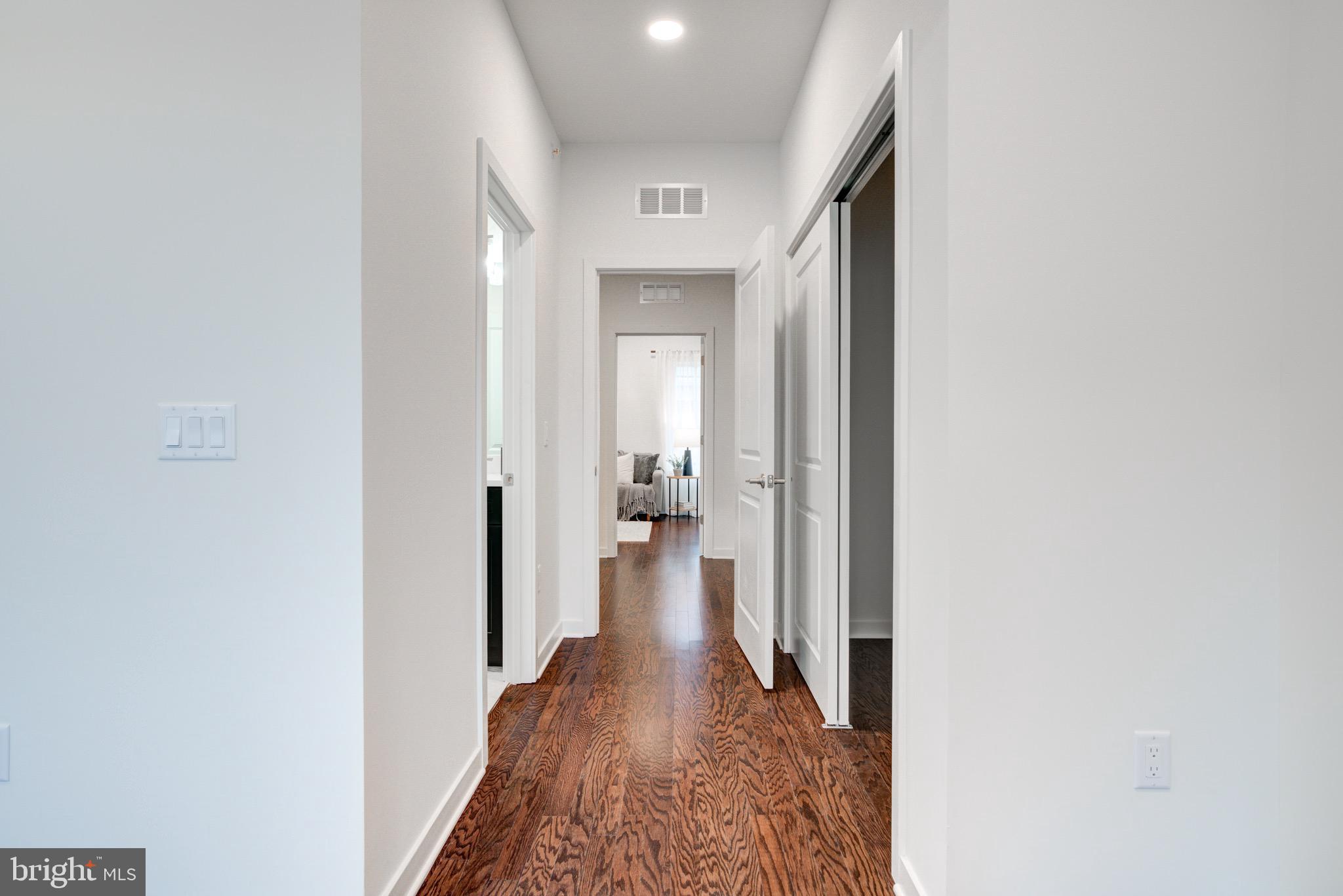 2022 E FLETCHER STREET