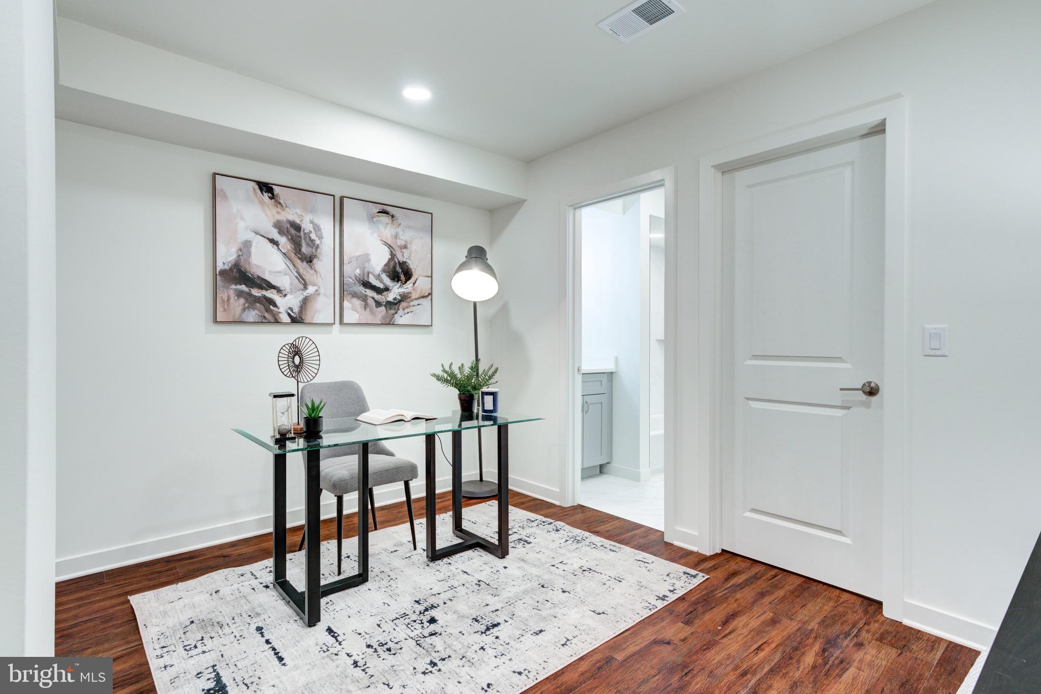 2022 E FLETCHER STREET