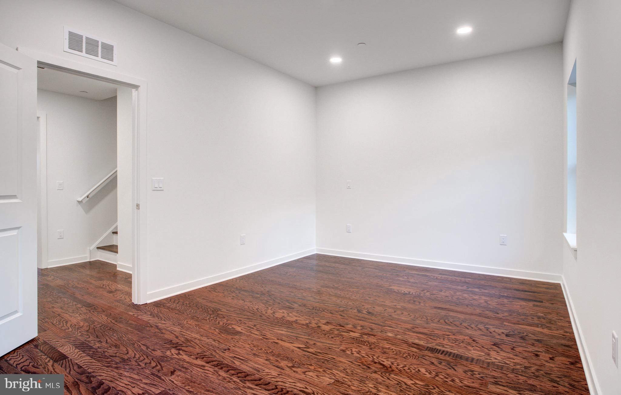 2022 E FLETCHER STREET