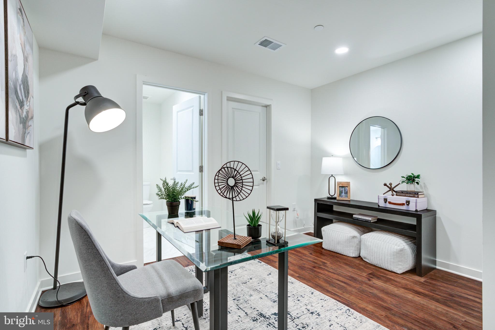 2022 E FLETCHER STREET