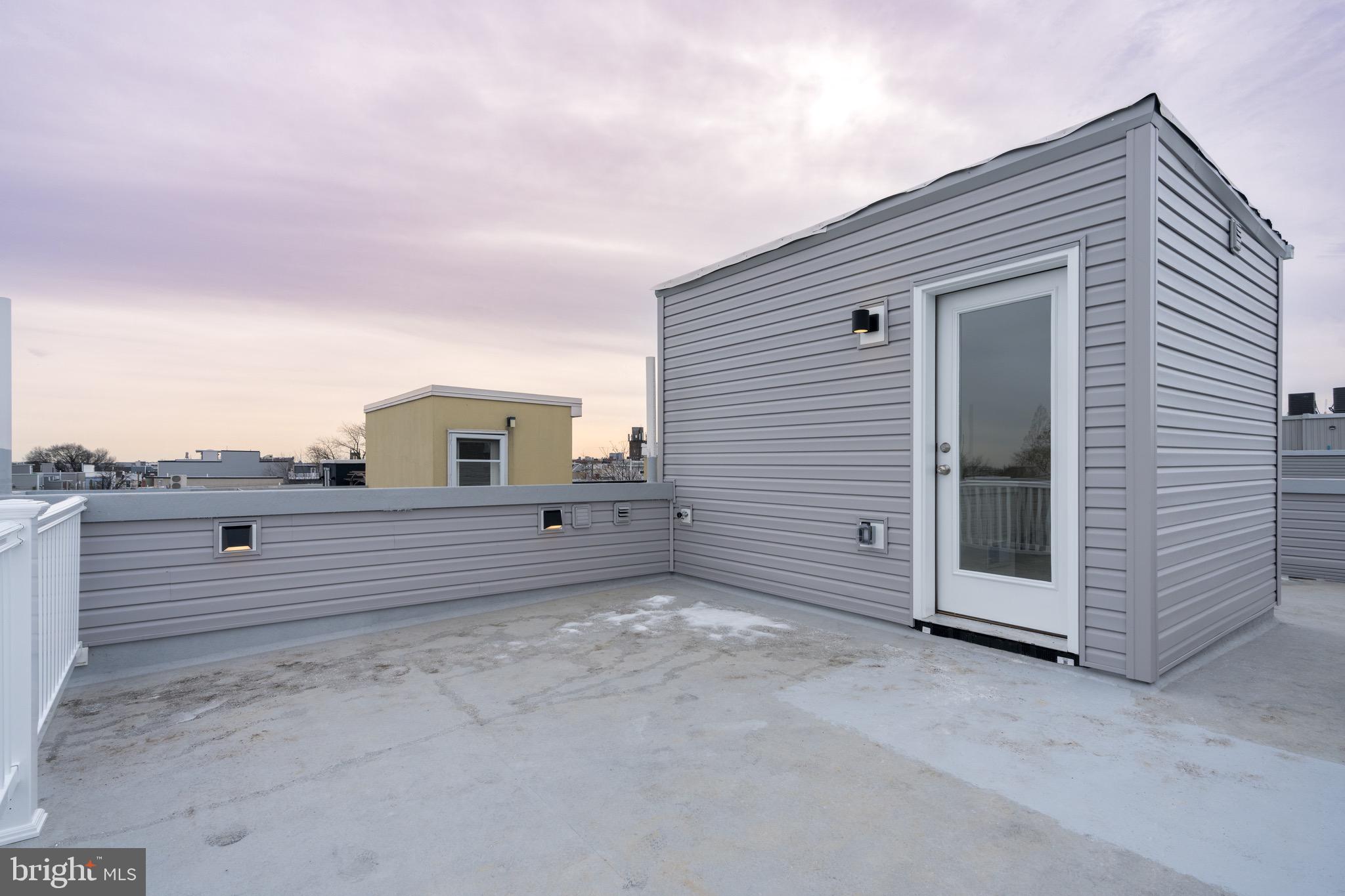 2022 E FLETCHER STREET