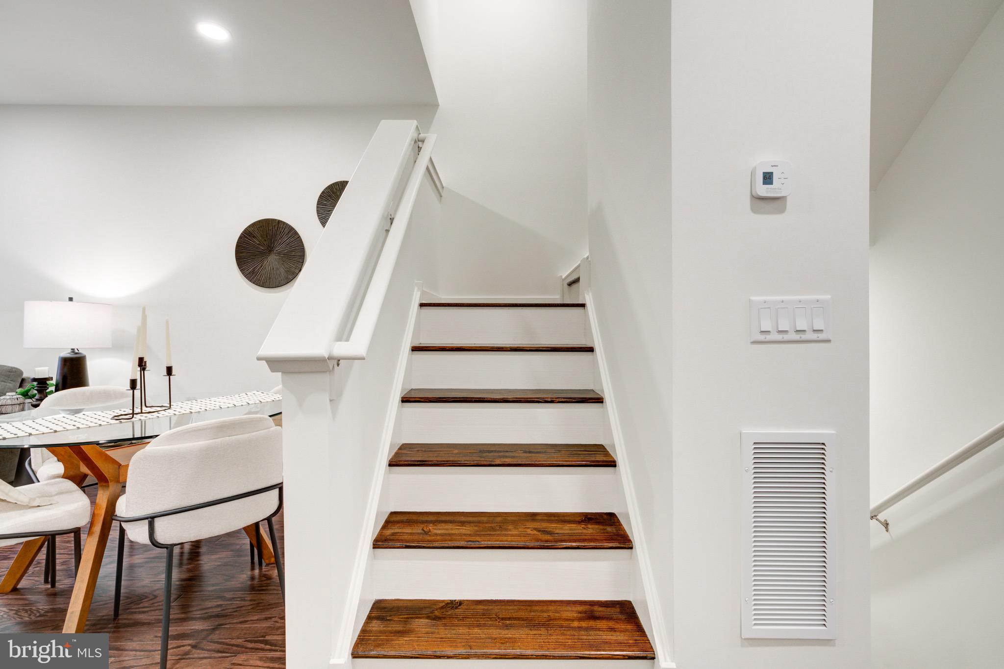 2022 E FLETCHER STREET