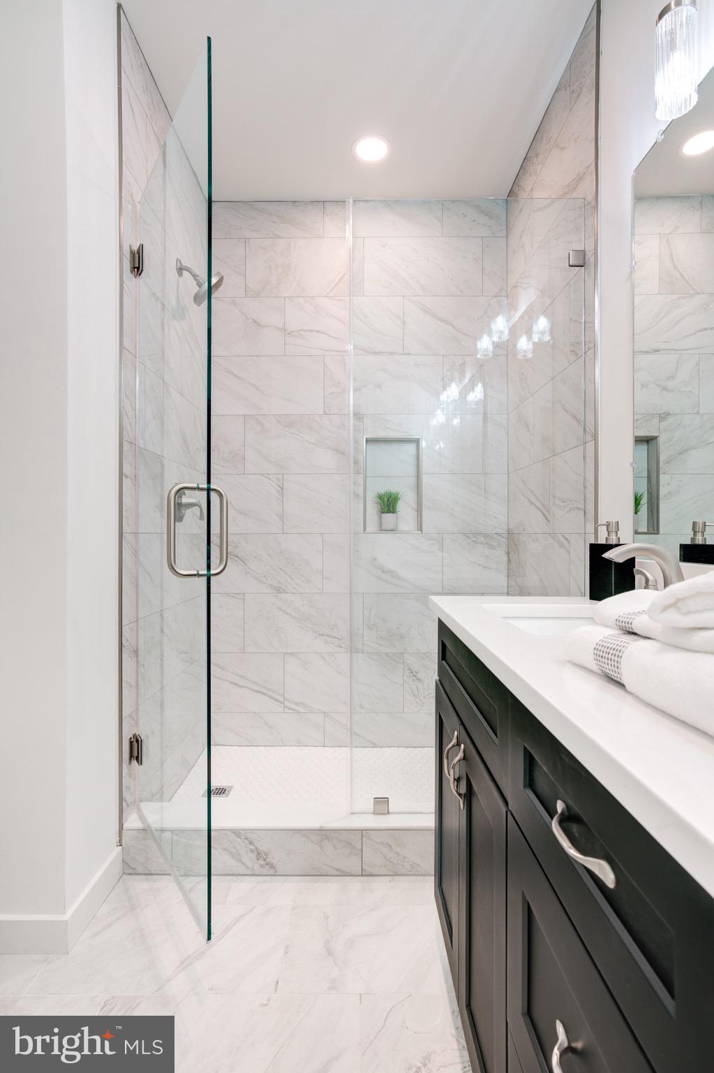 2022 E FLETCHER STREET