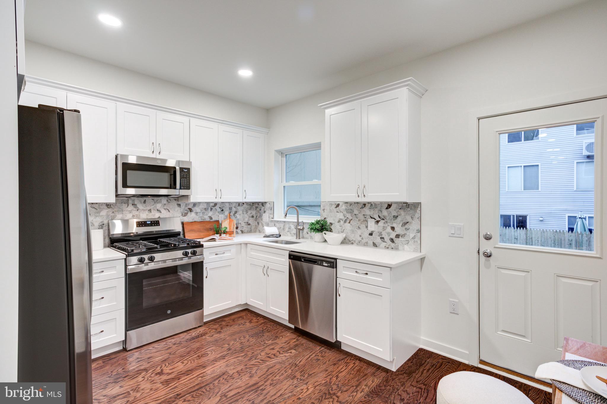 2022 E FLETCHER STREET