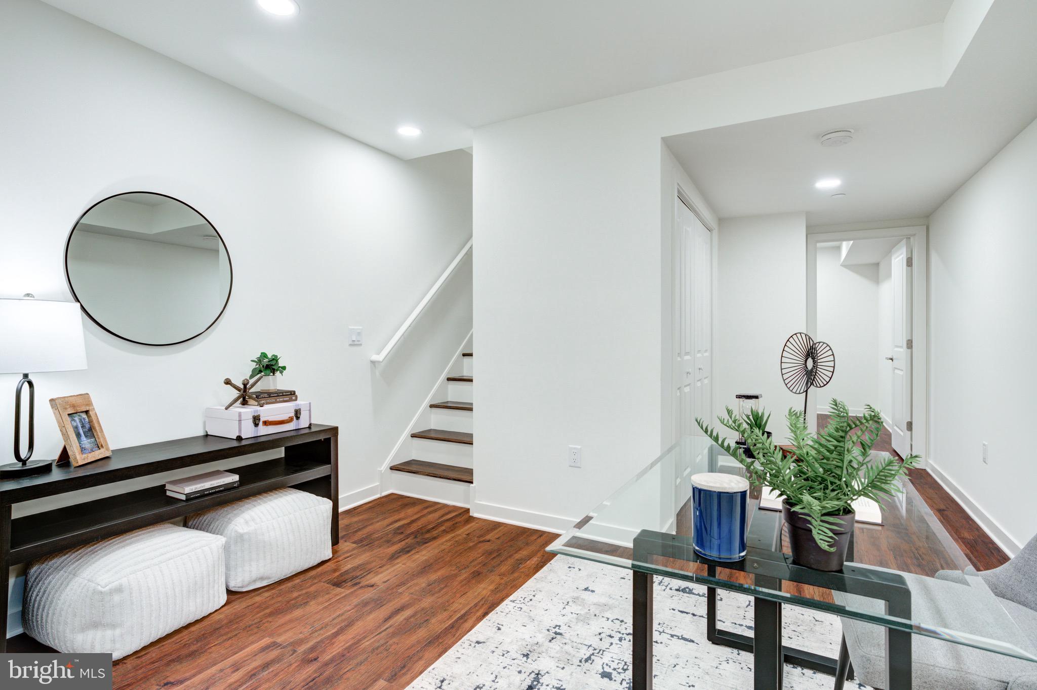 2022 E FLETCHER STREET