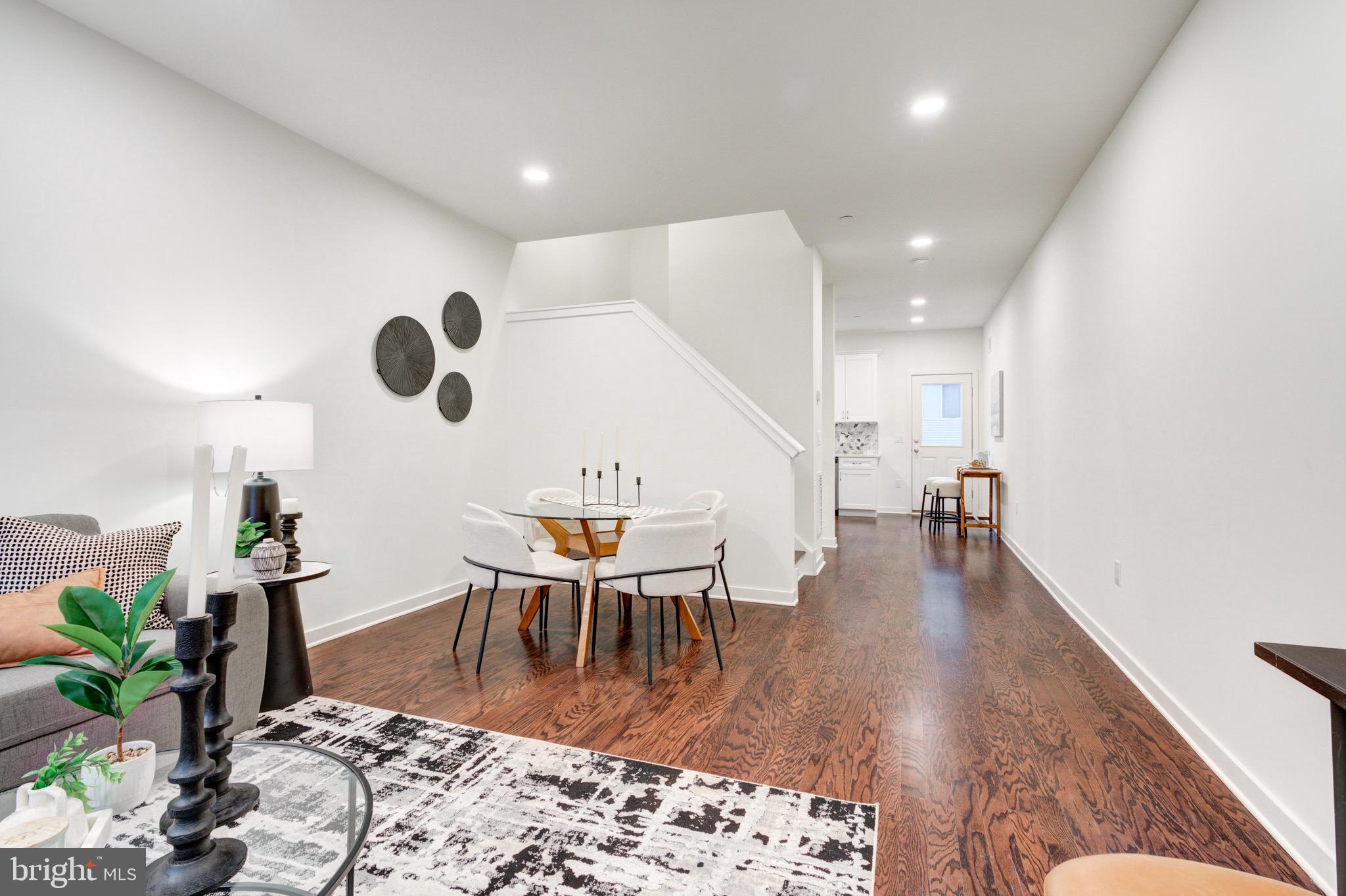 2022 E FLETCHER STREET