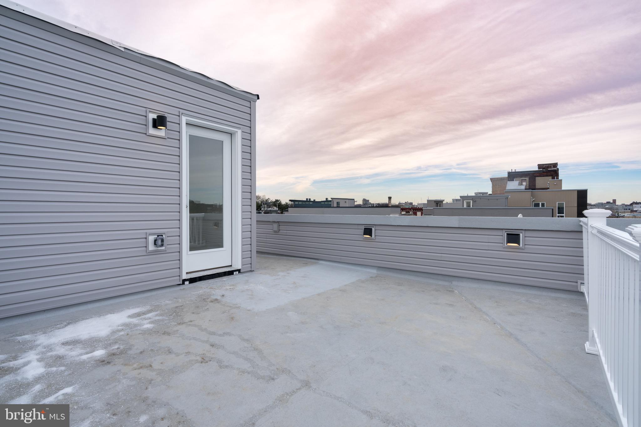 2022 E FLETCHER STREET