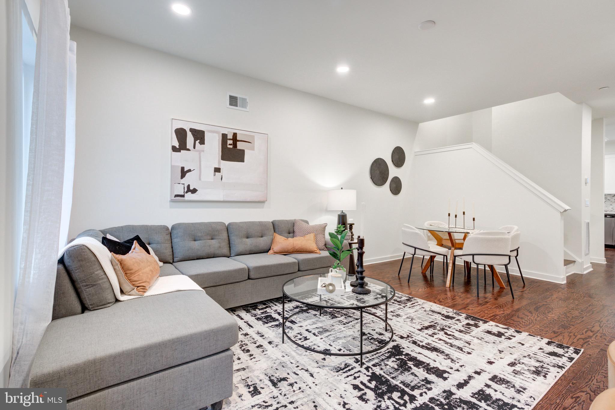 2022 E FLETCHER STREET