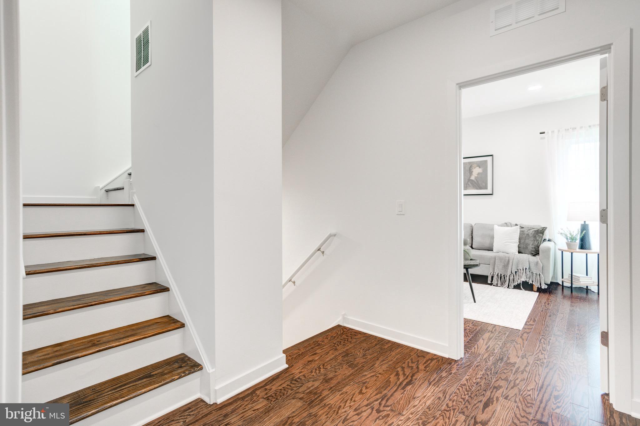 2022 E FLETCHER STREET