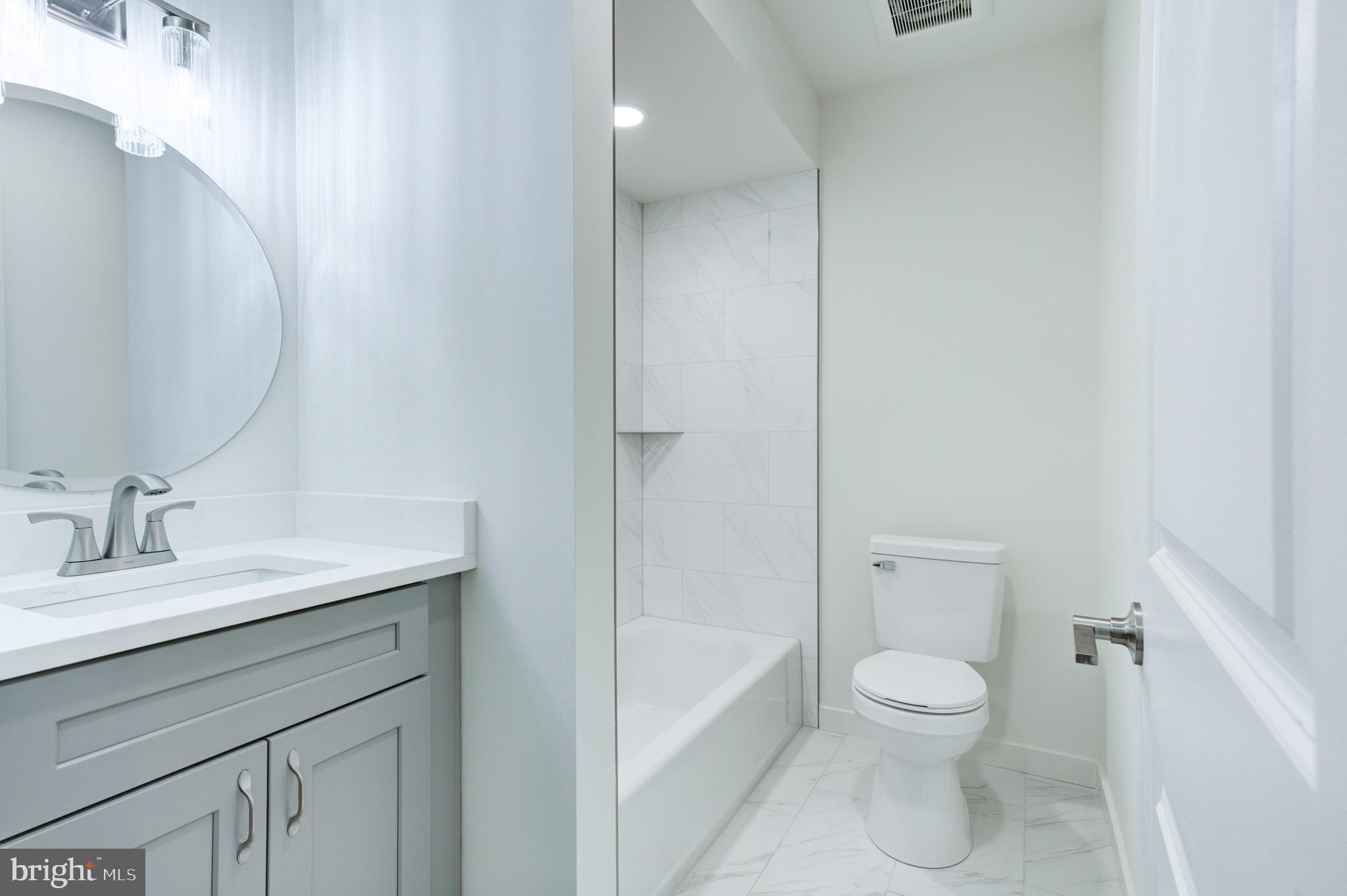 2022 E FLETCHER STREET