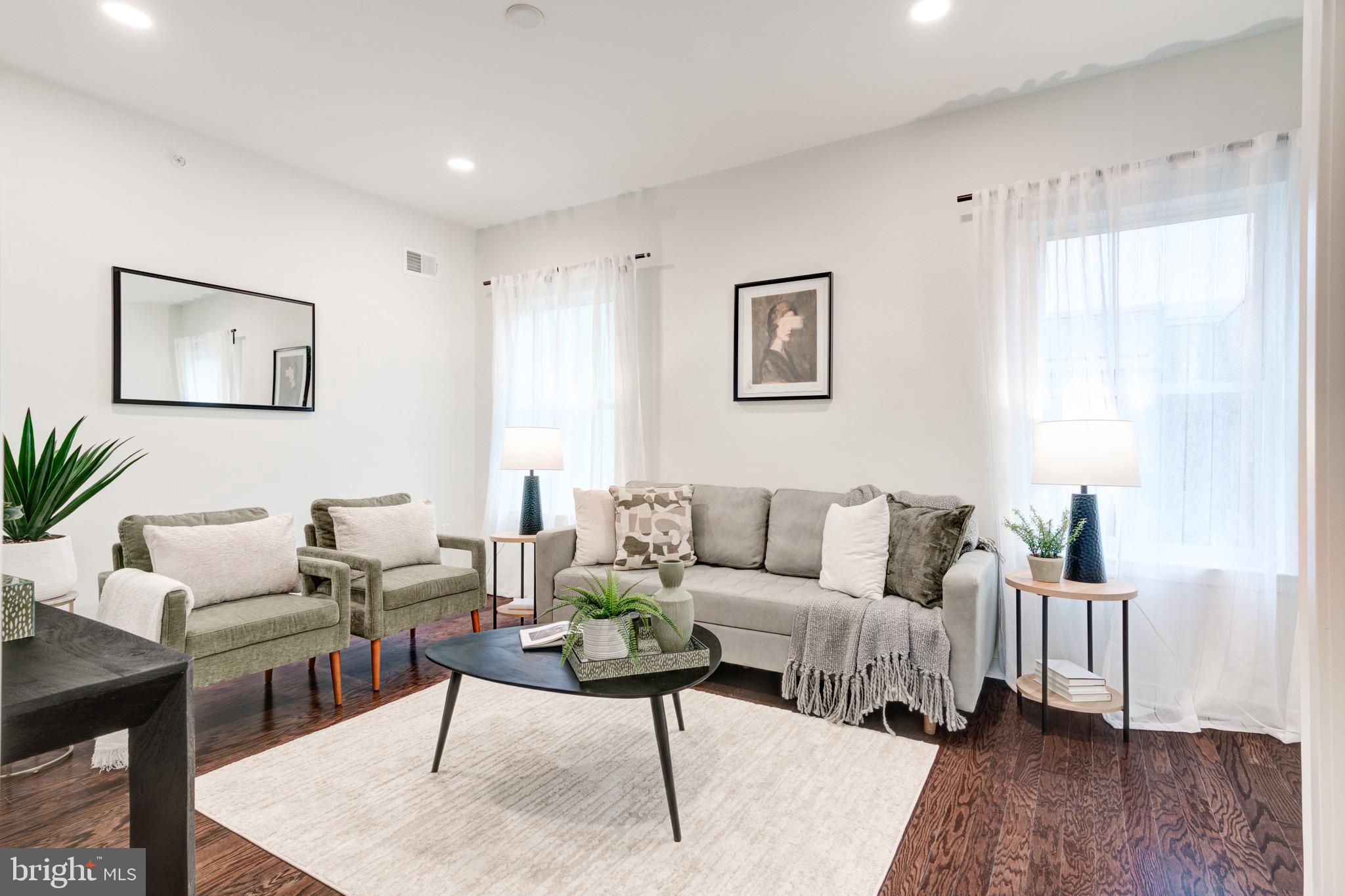 2022 E FLETCHER STREET