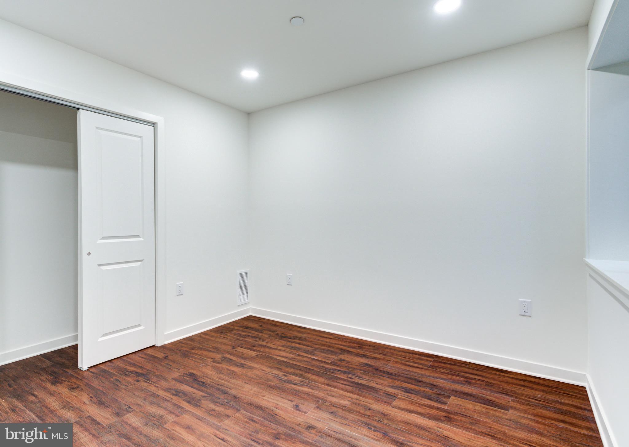 2022 E FLETCHER STREET