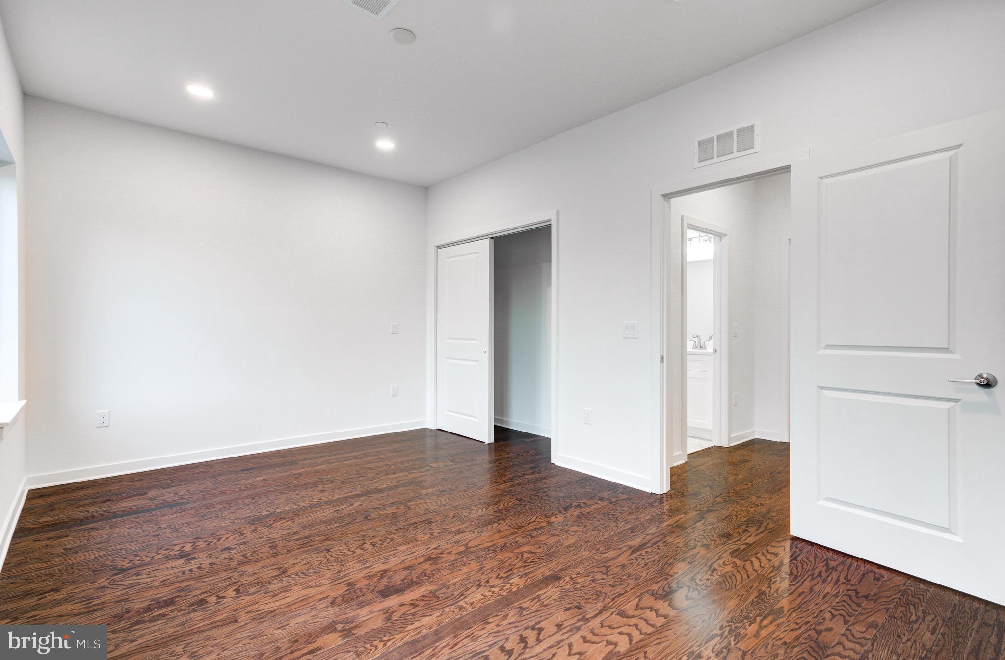 2022 E FLETCHER STREET