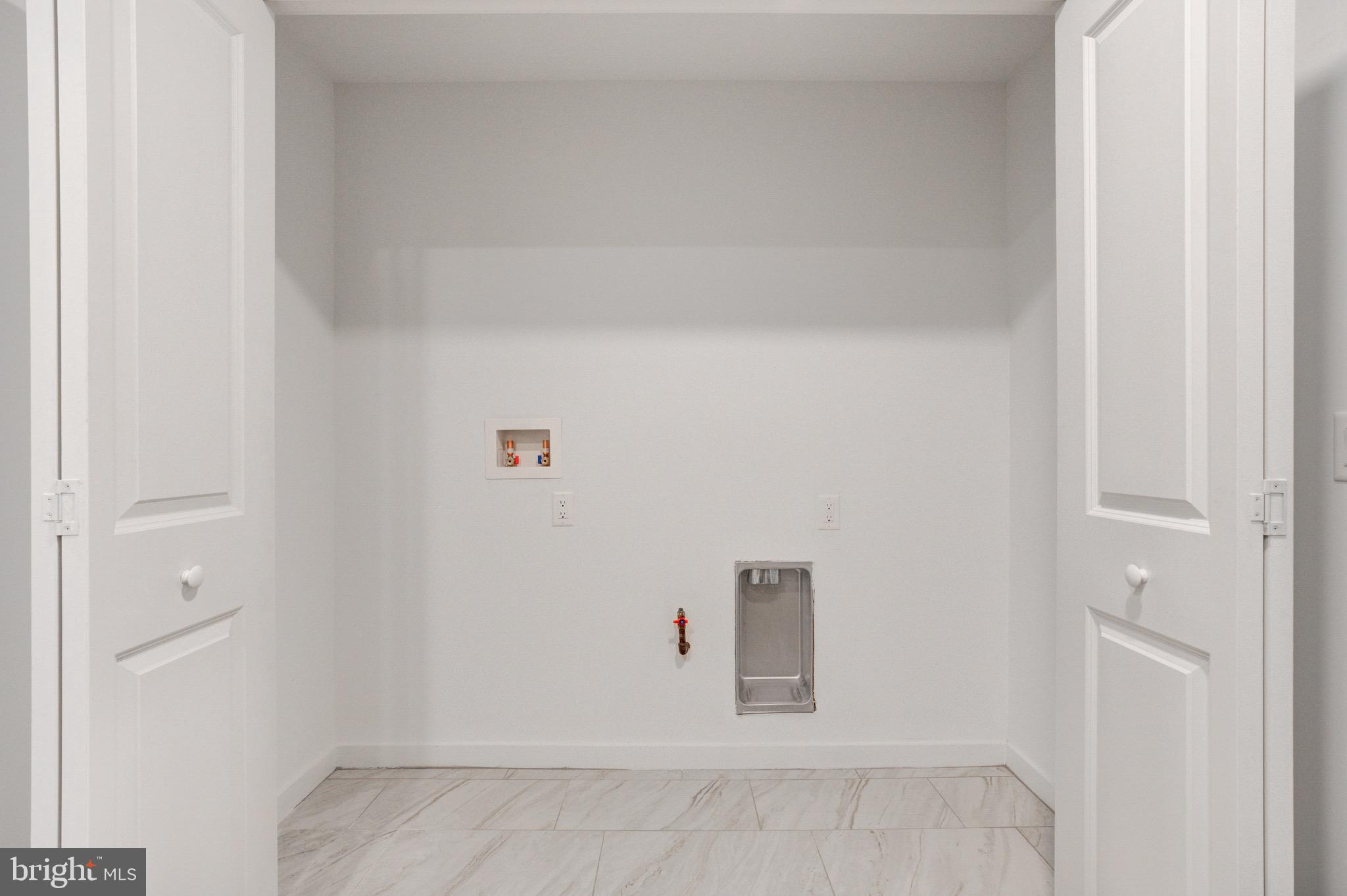 2022 E FLETCHER STREET