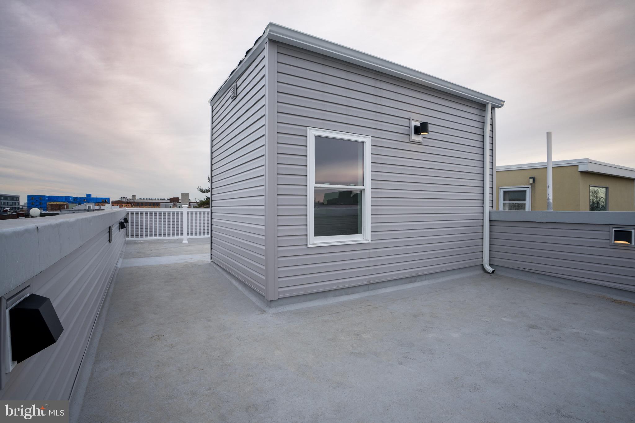 2022 E FLETCHER STREET