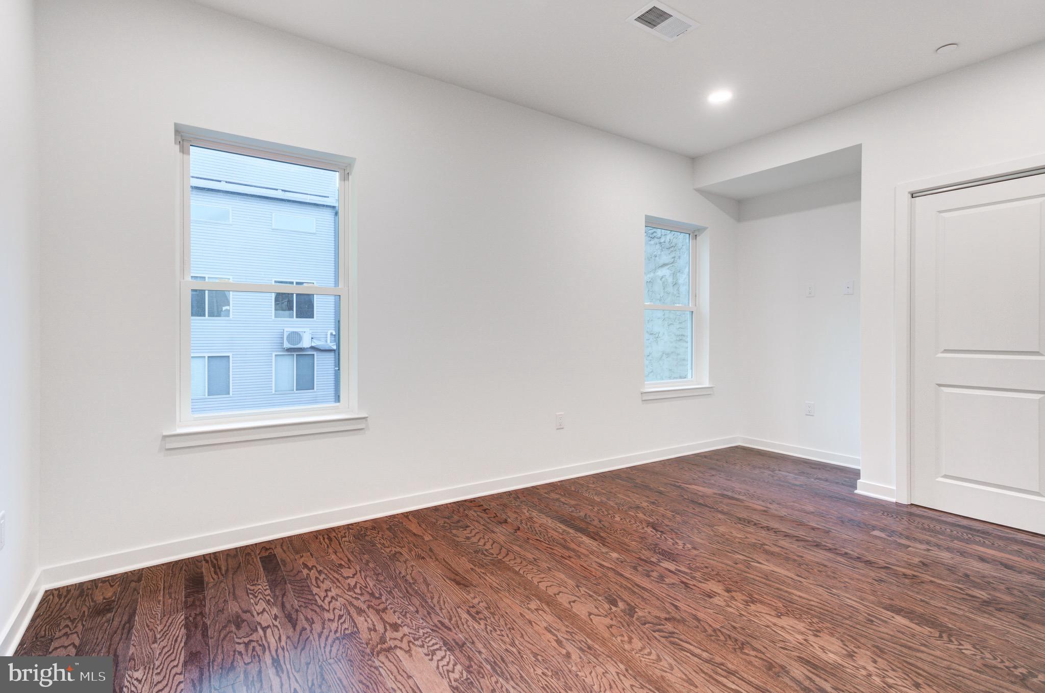 2022 E FLETCHER STREET