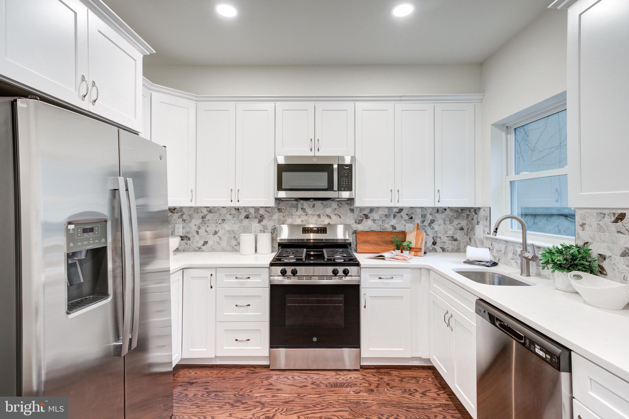 2022 E FLETCHER STREET