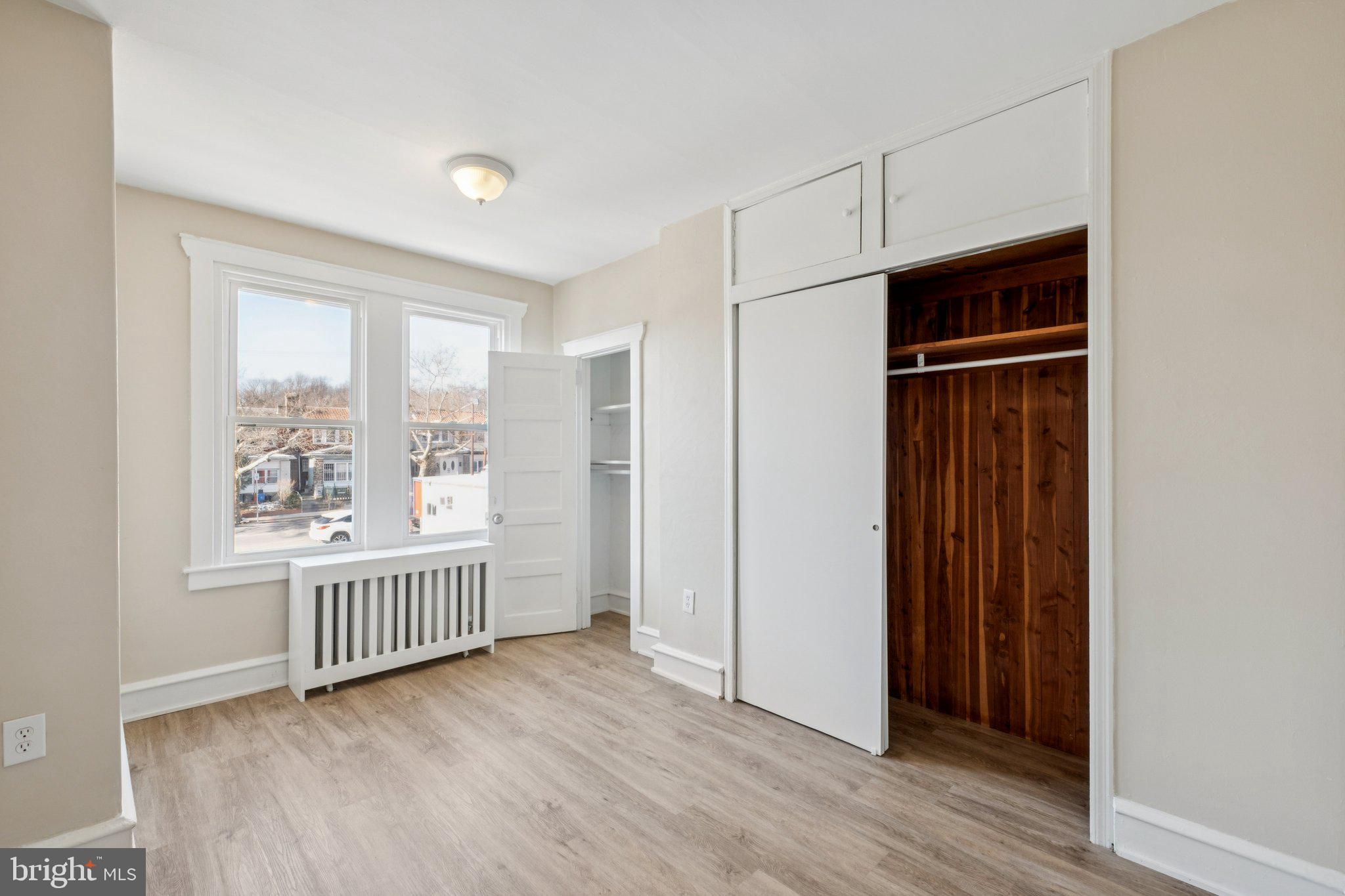 5938 N LAWRENCE STREET