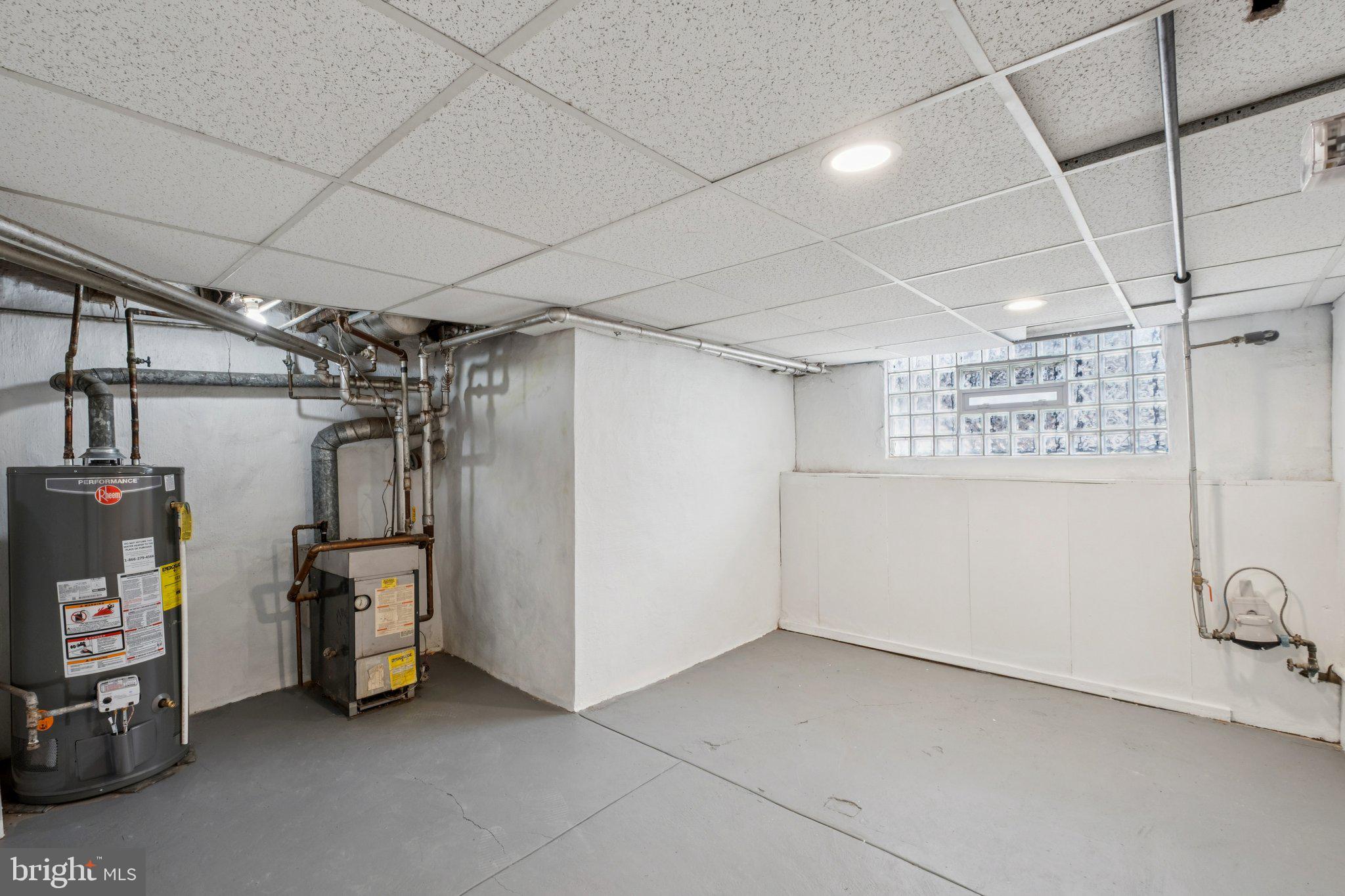 5938 N LAWRENCE STREET