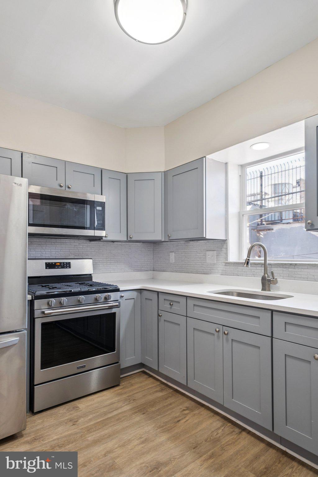 5938 N LAWRENCE STREET