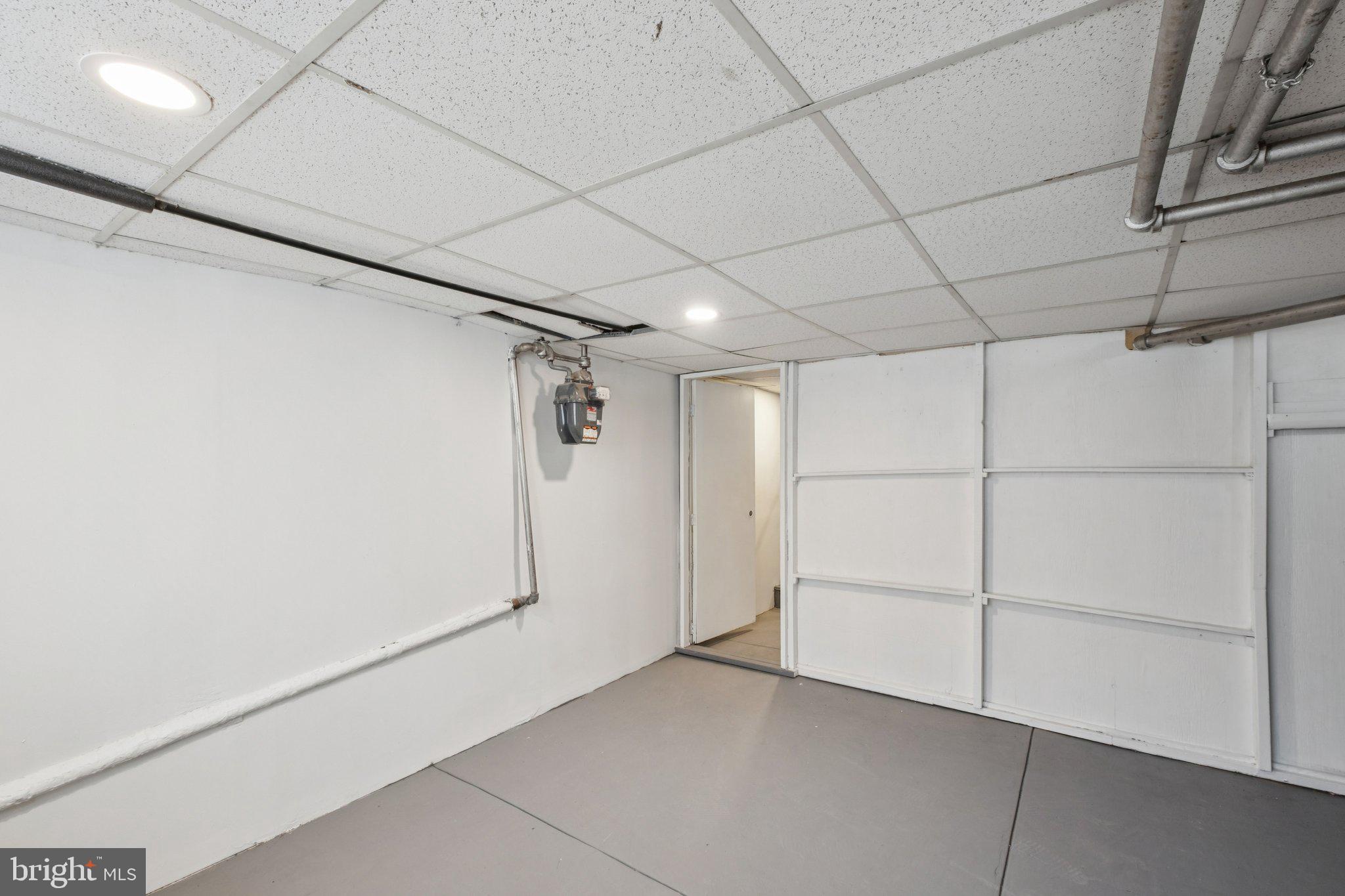 5938 N LAWRENCE STREET