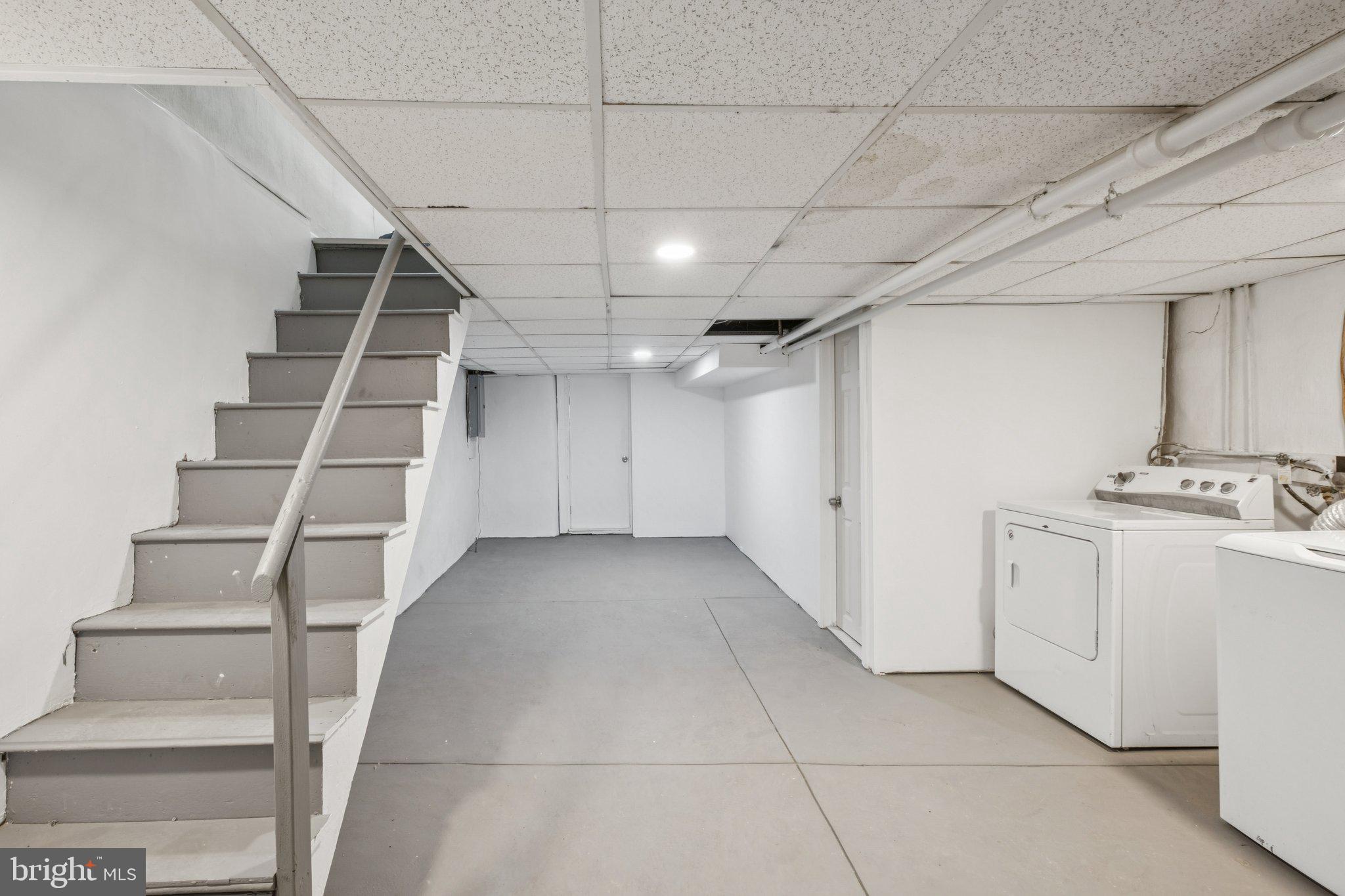 5938 N LAWRENCE STREET