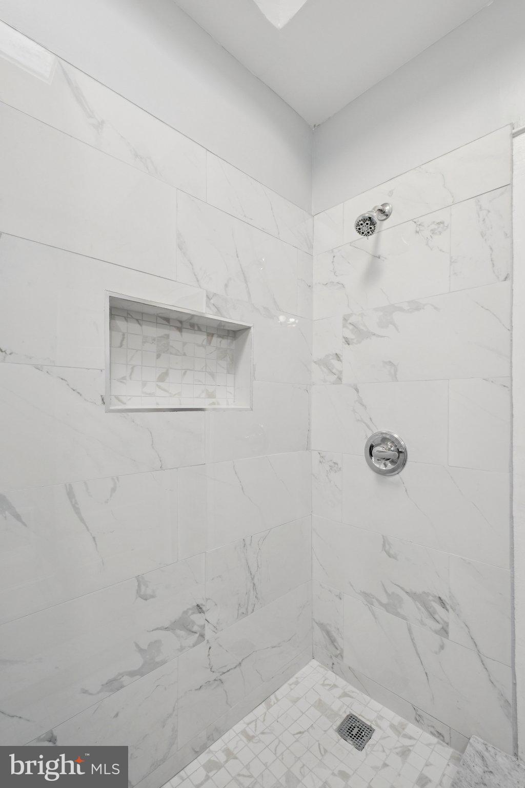 5938 N LAWRENCE STREET