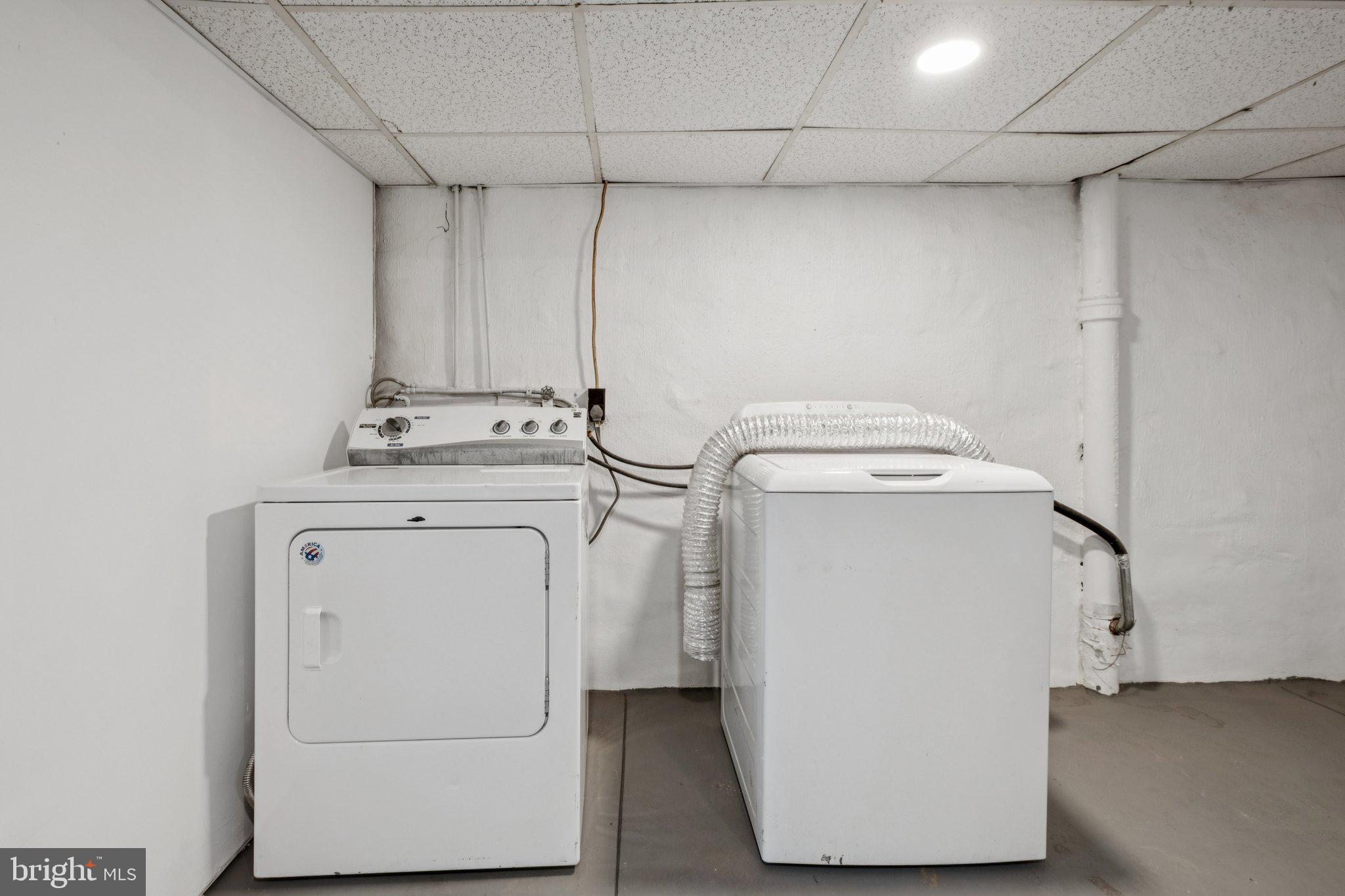 5938 N LAWRENCE STREET