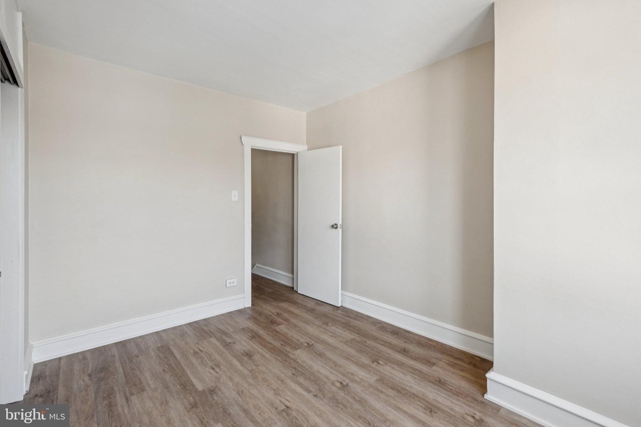 5938 N LAWRENCE STREET