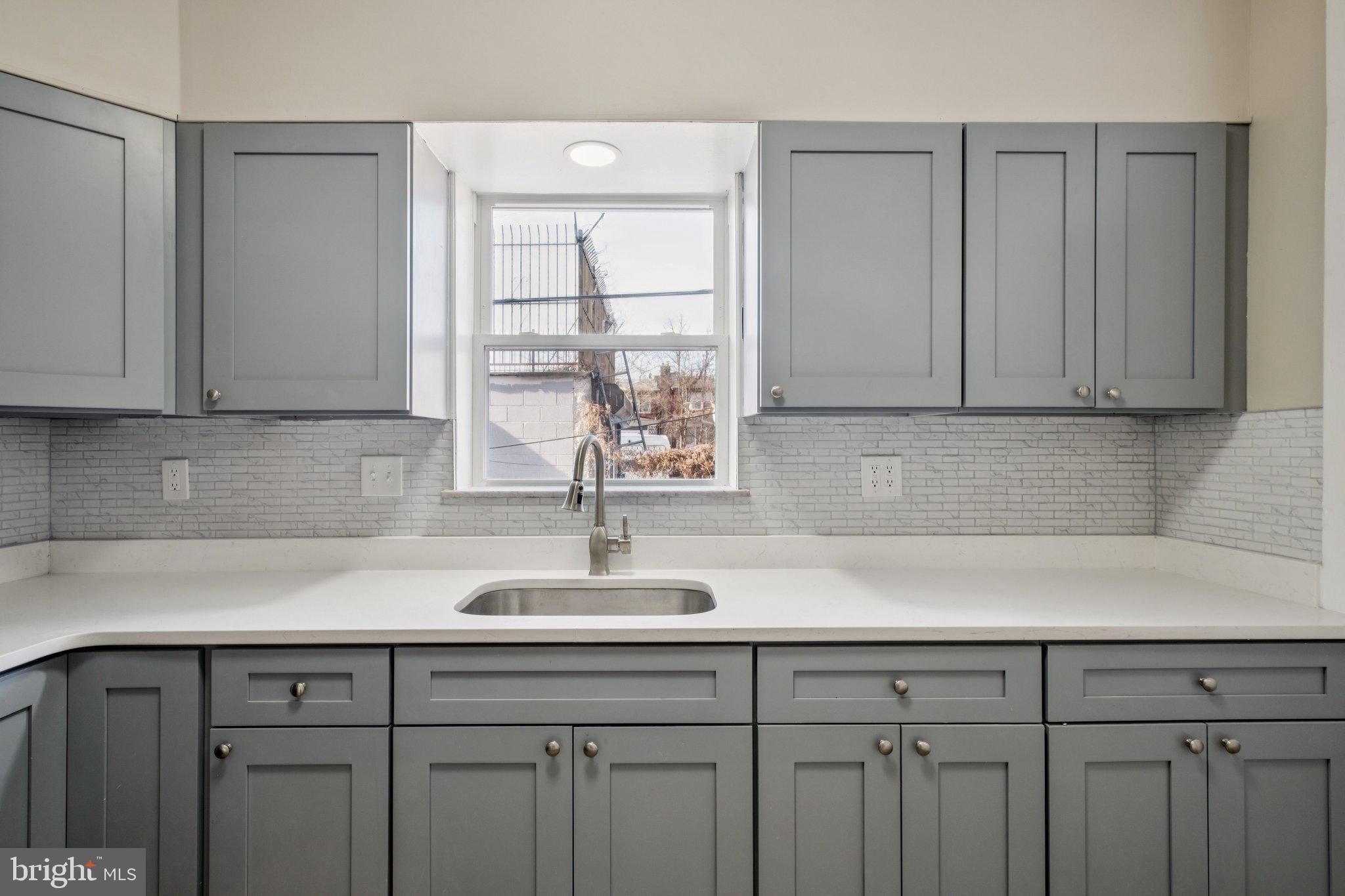 5938 N LAWRENCE STREET