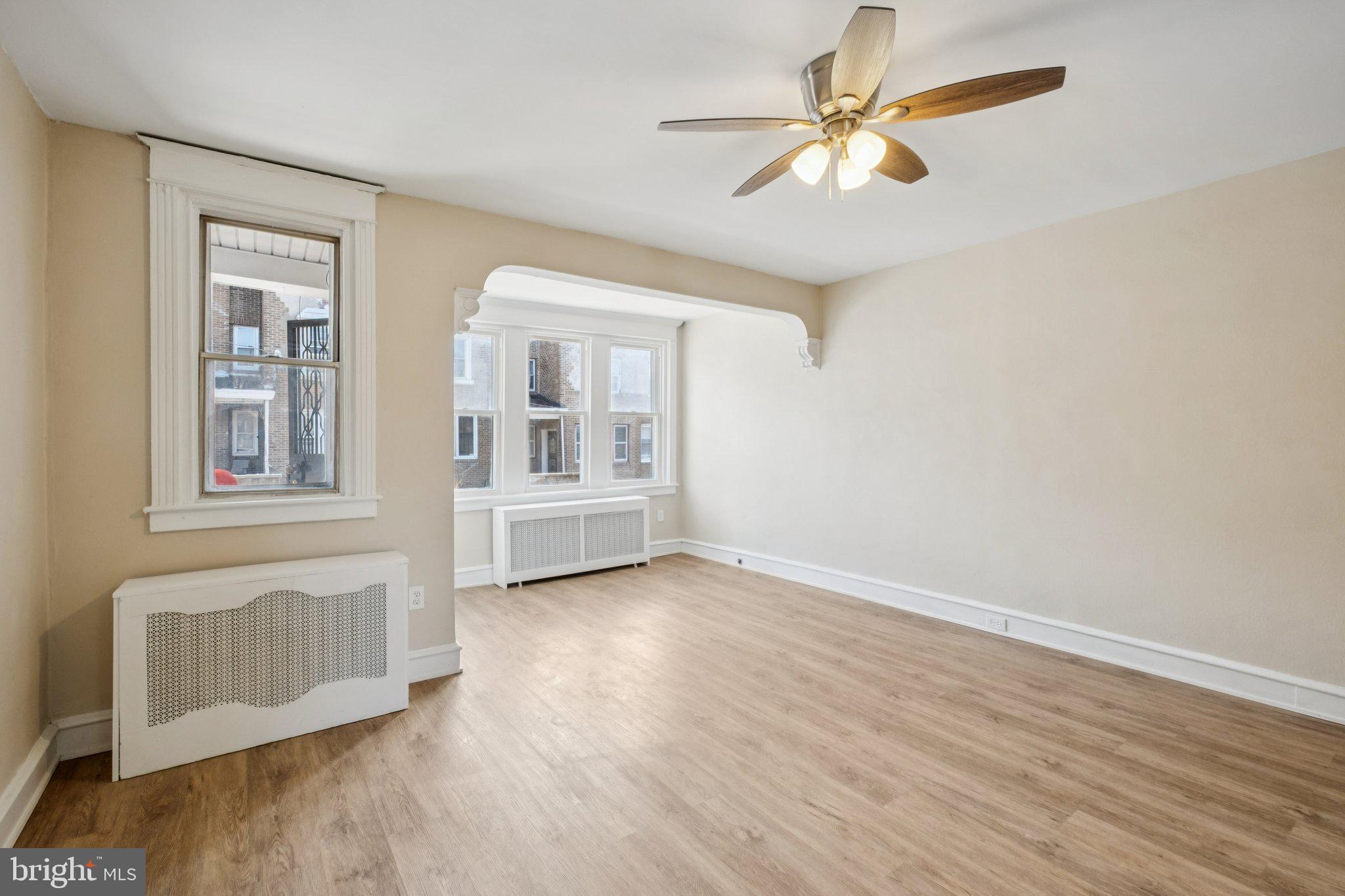 5938 N LAWRENCE STREET