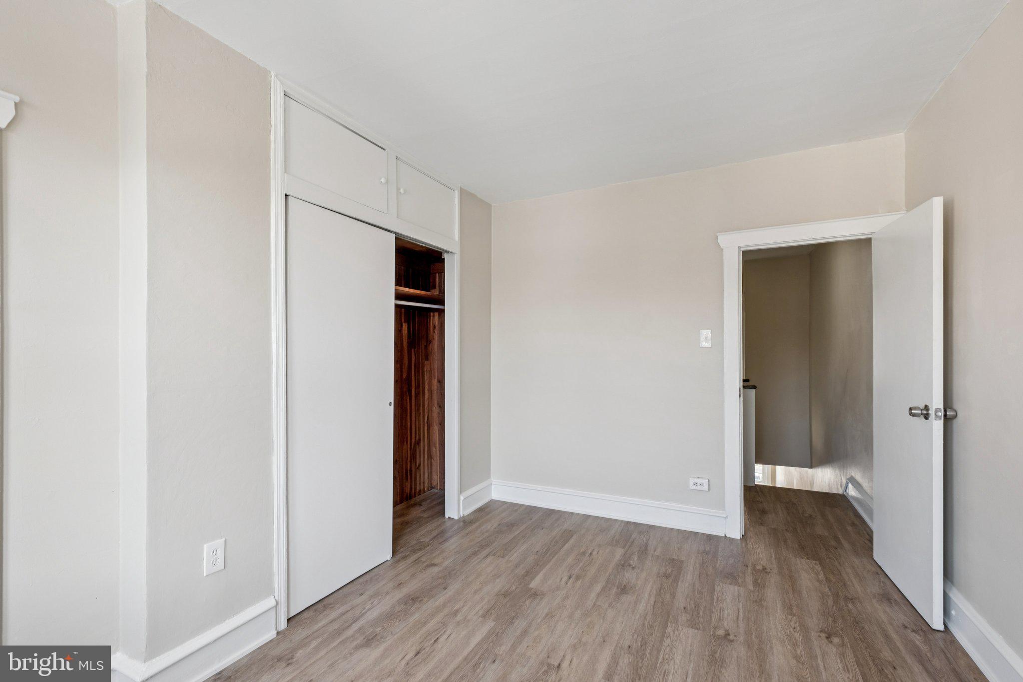 5938 N LAWRENCE STREET