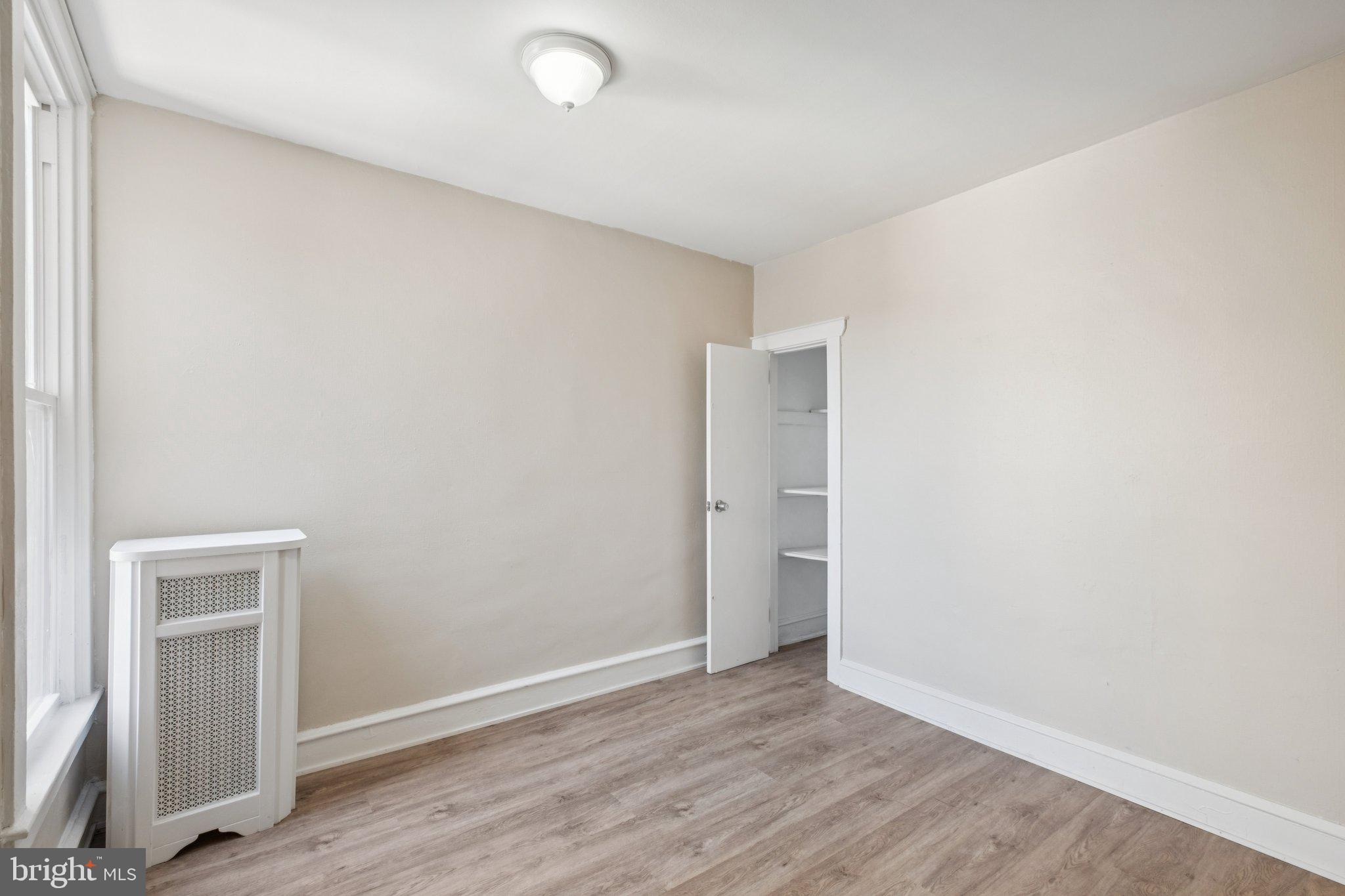 5938 N LAWRENCE STREET