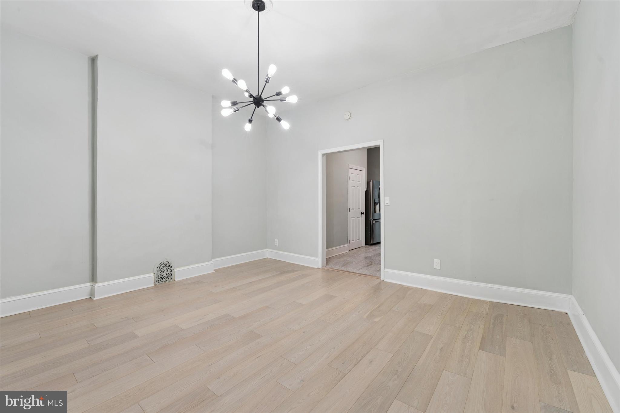 2422 W NORRIS STREET