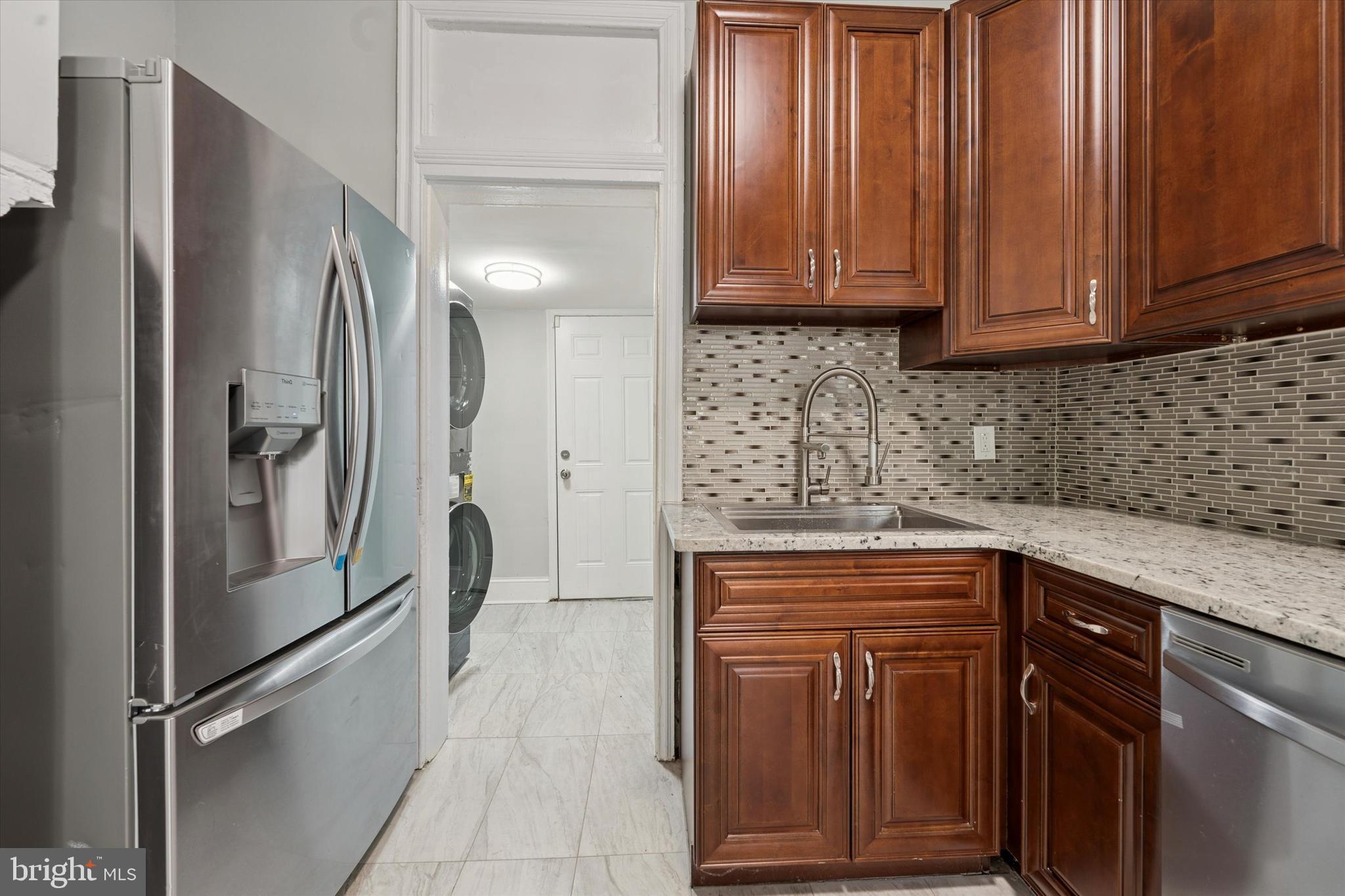 2422 W NORRIS STREET