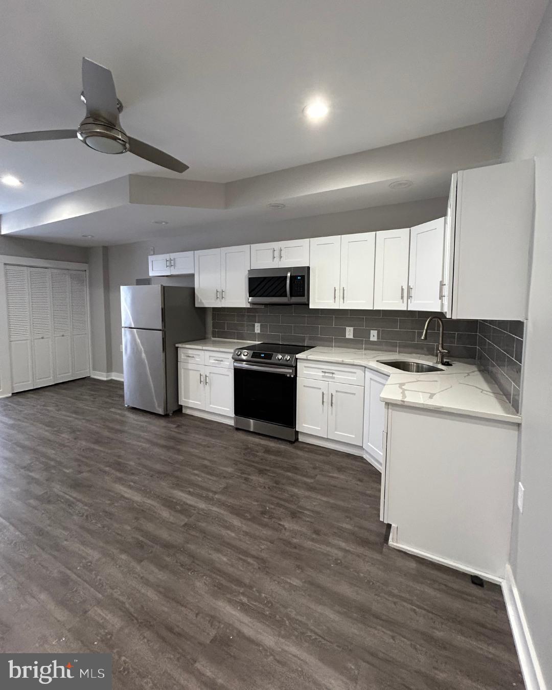 633 LINDLEY AVENUE 2RF