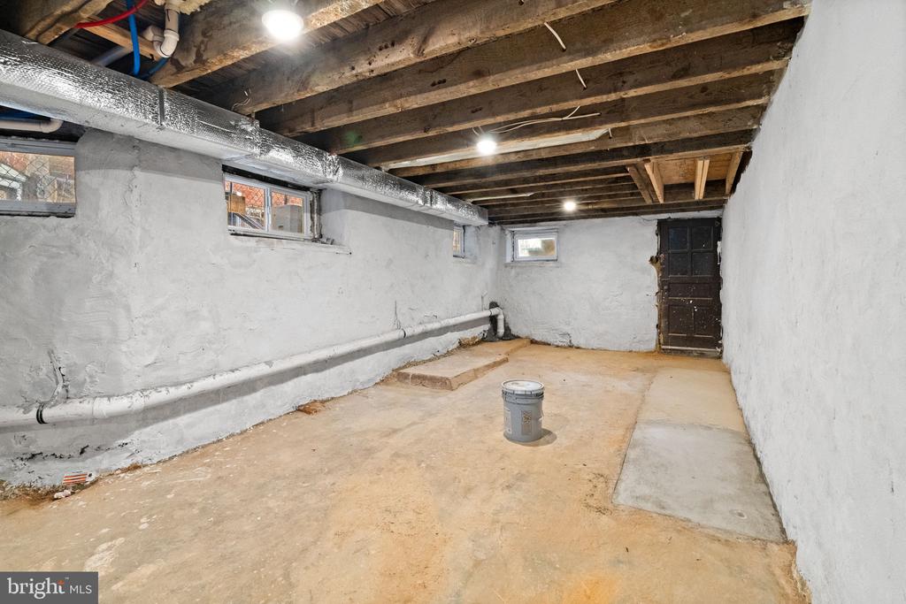 5853 CEDAR AVENUE