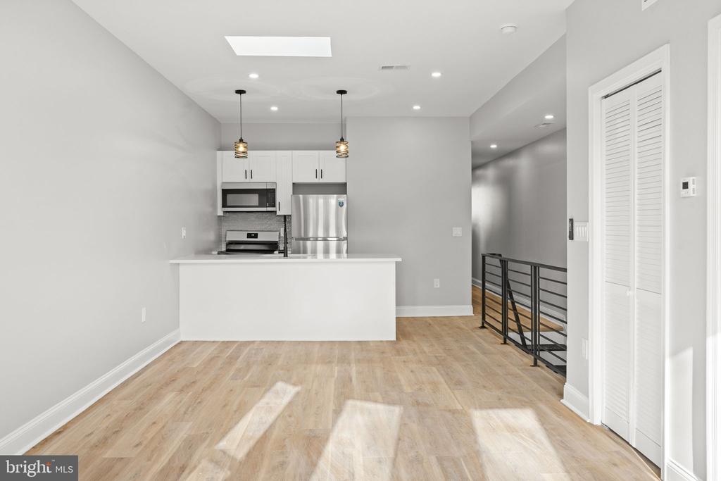 5853 CEDAR AVENUE
