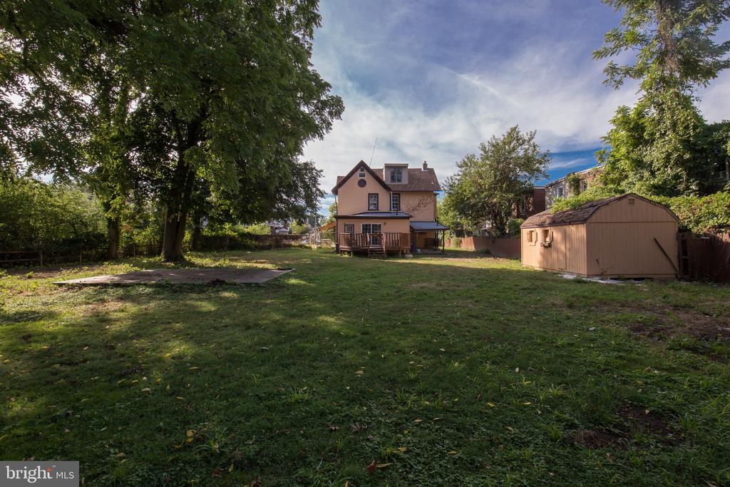 724 E LOCUST AVENUE