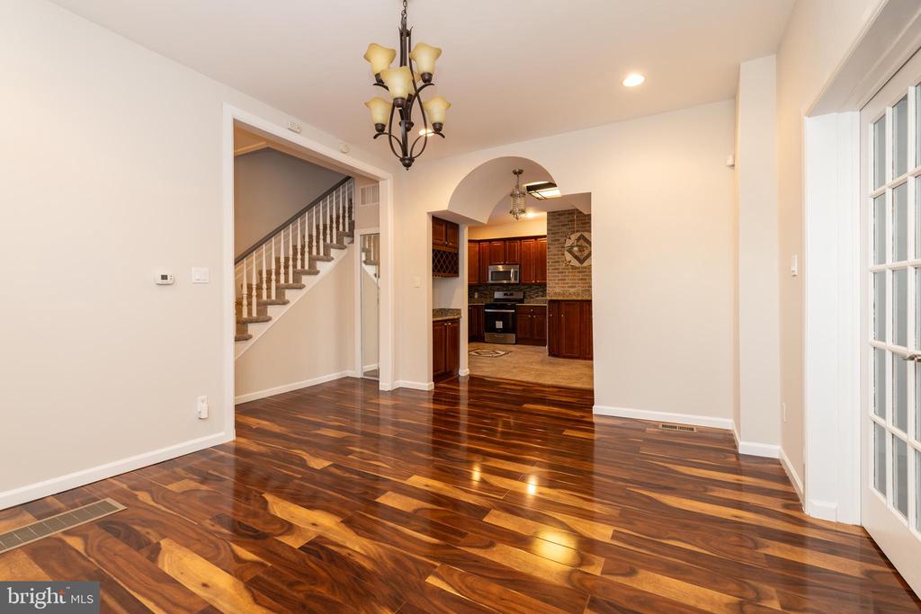 724 E LOCUST AVENUE