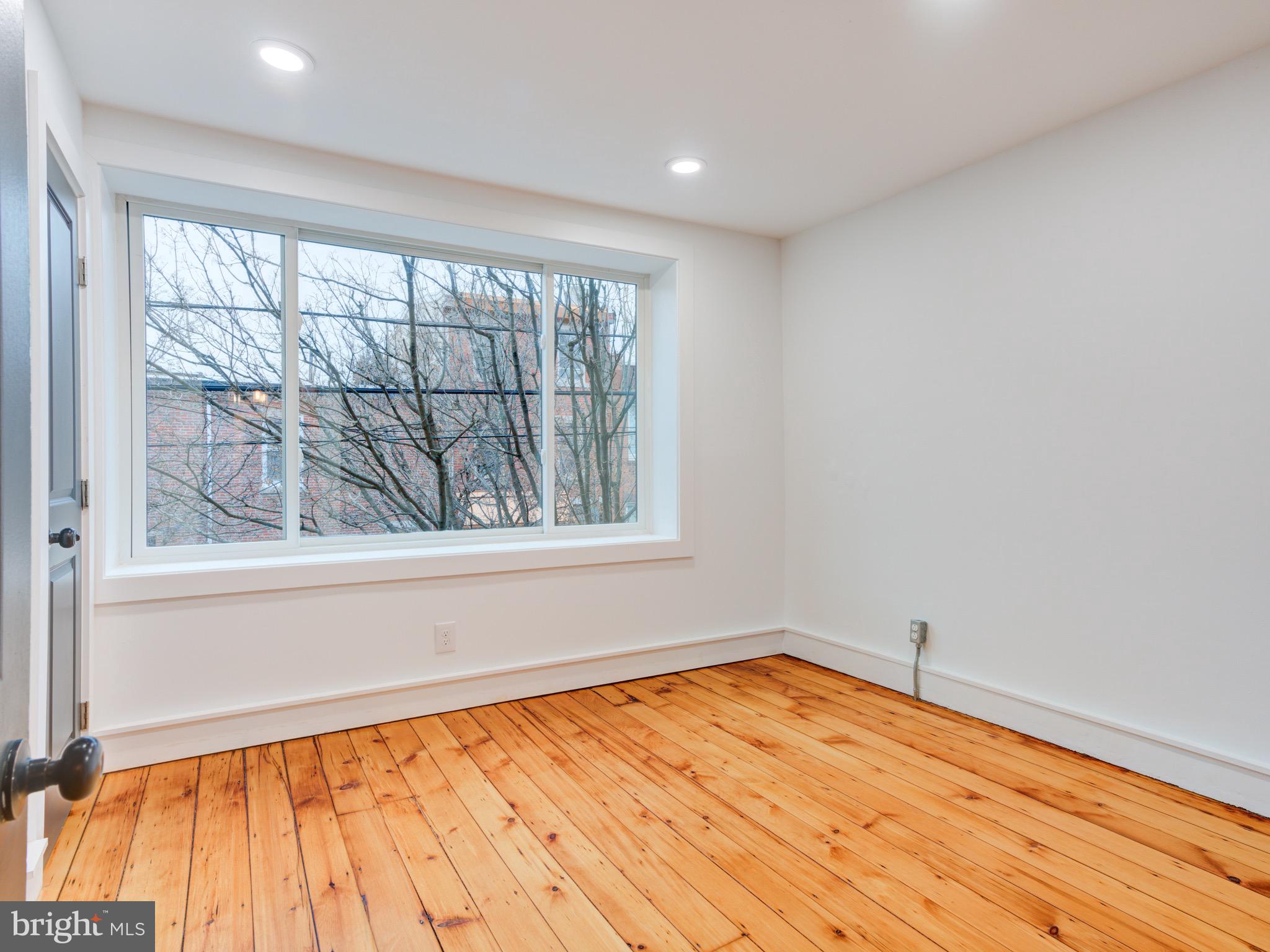 1520 E SUSQUEHANNA AVENUE