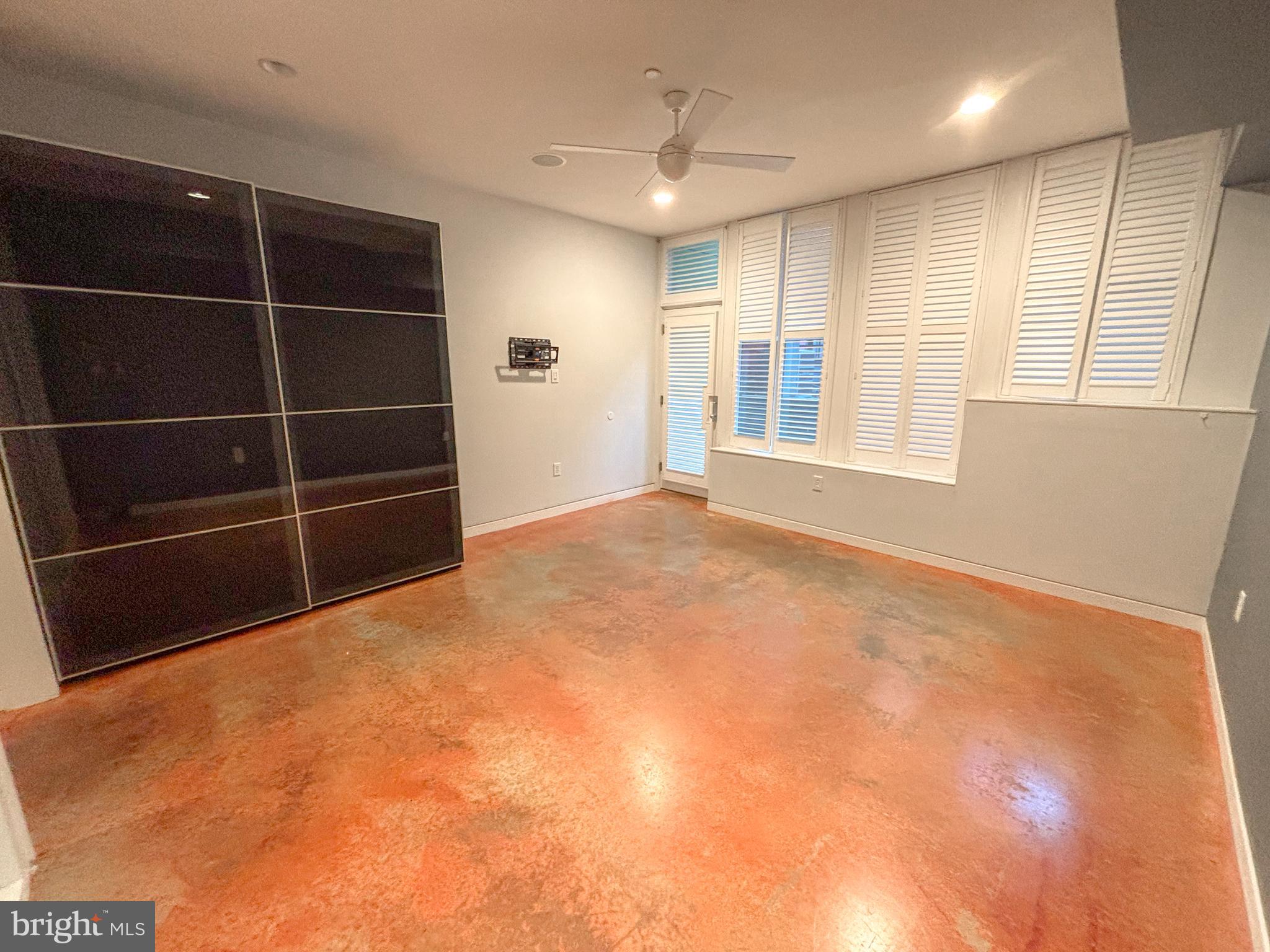 149 W LAUREL STREET B