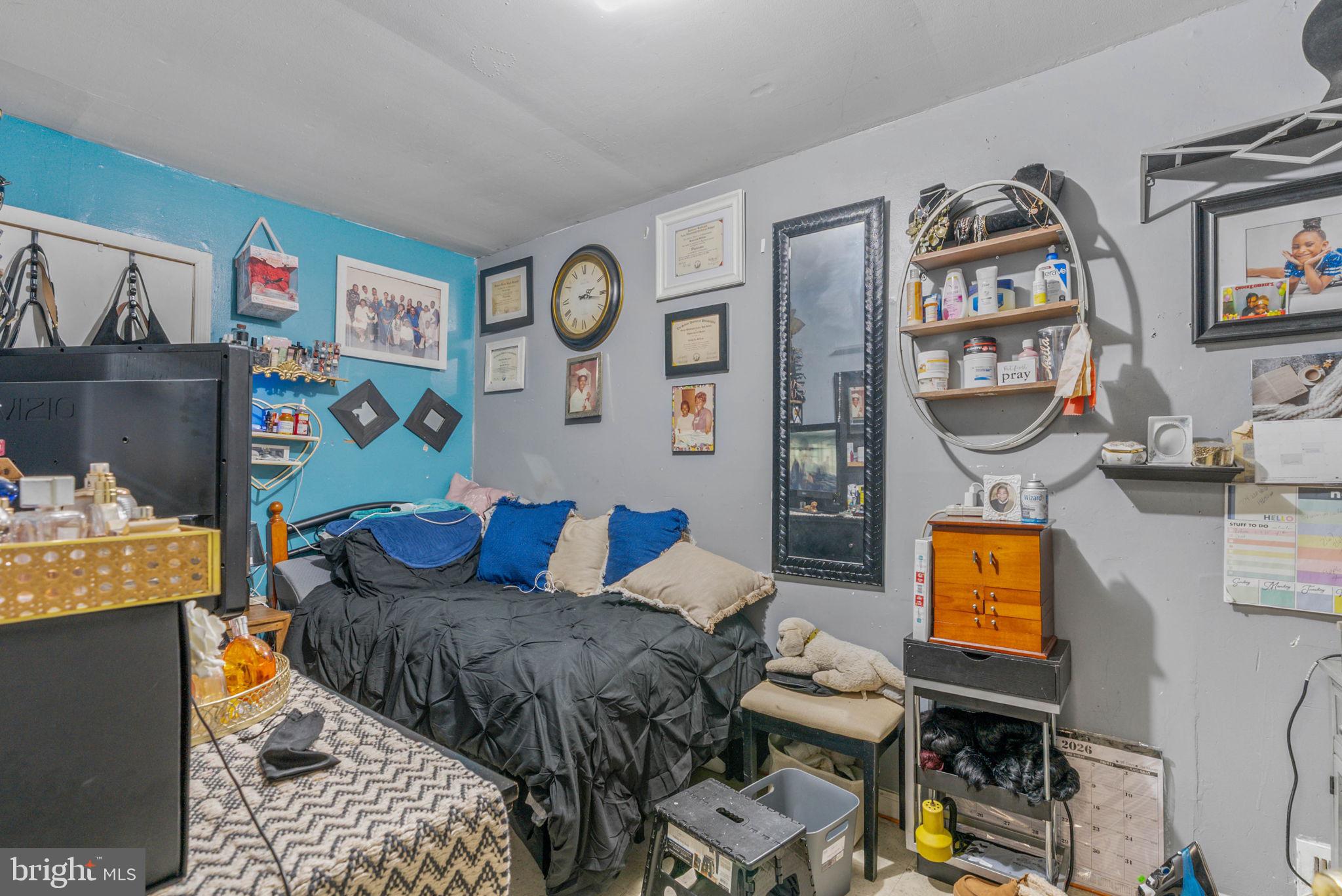 2032 W STELLA STREET