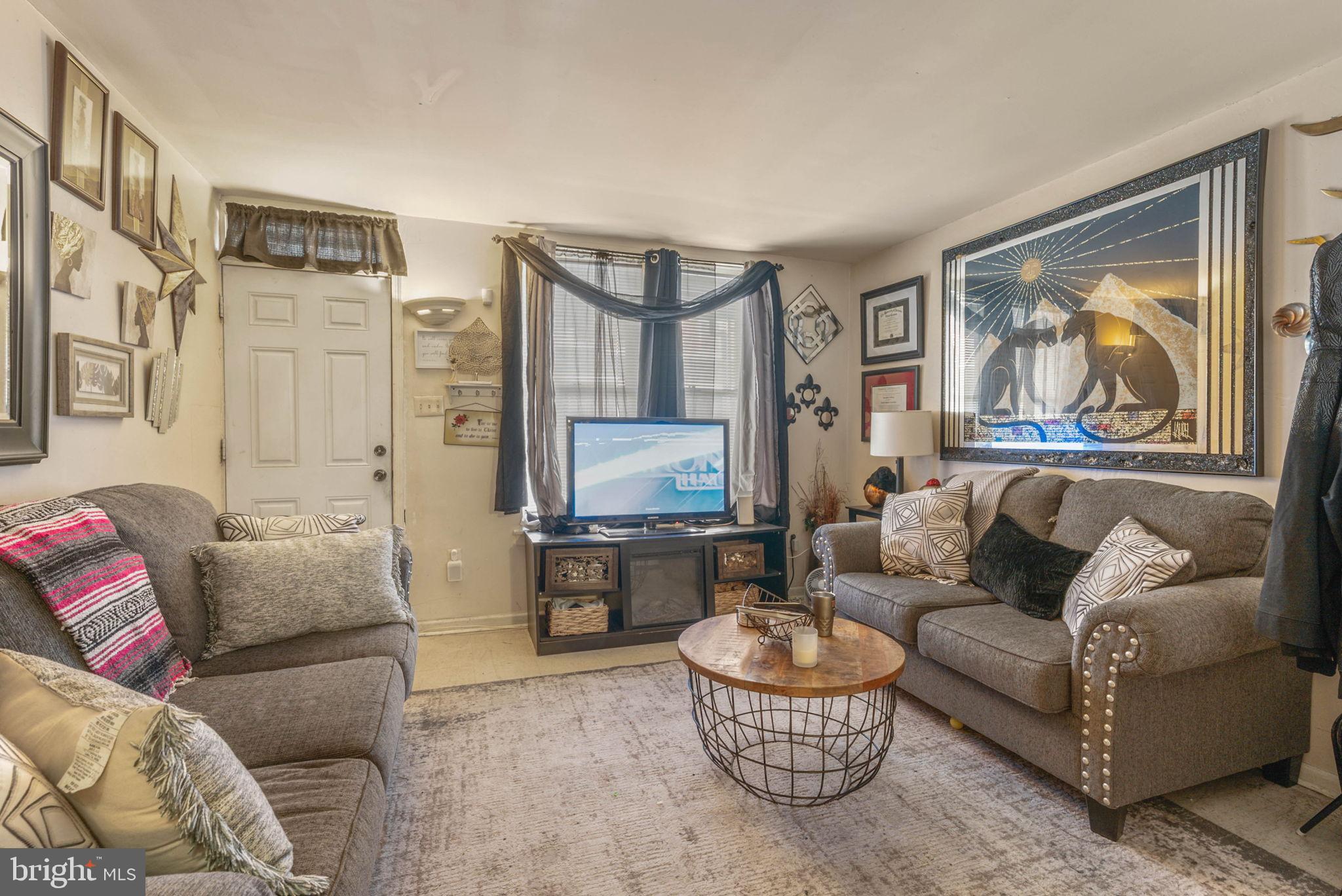 2032 W STELLA STREET